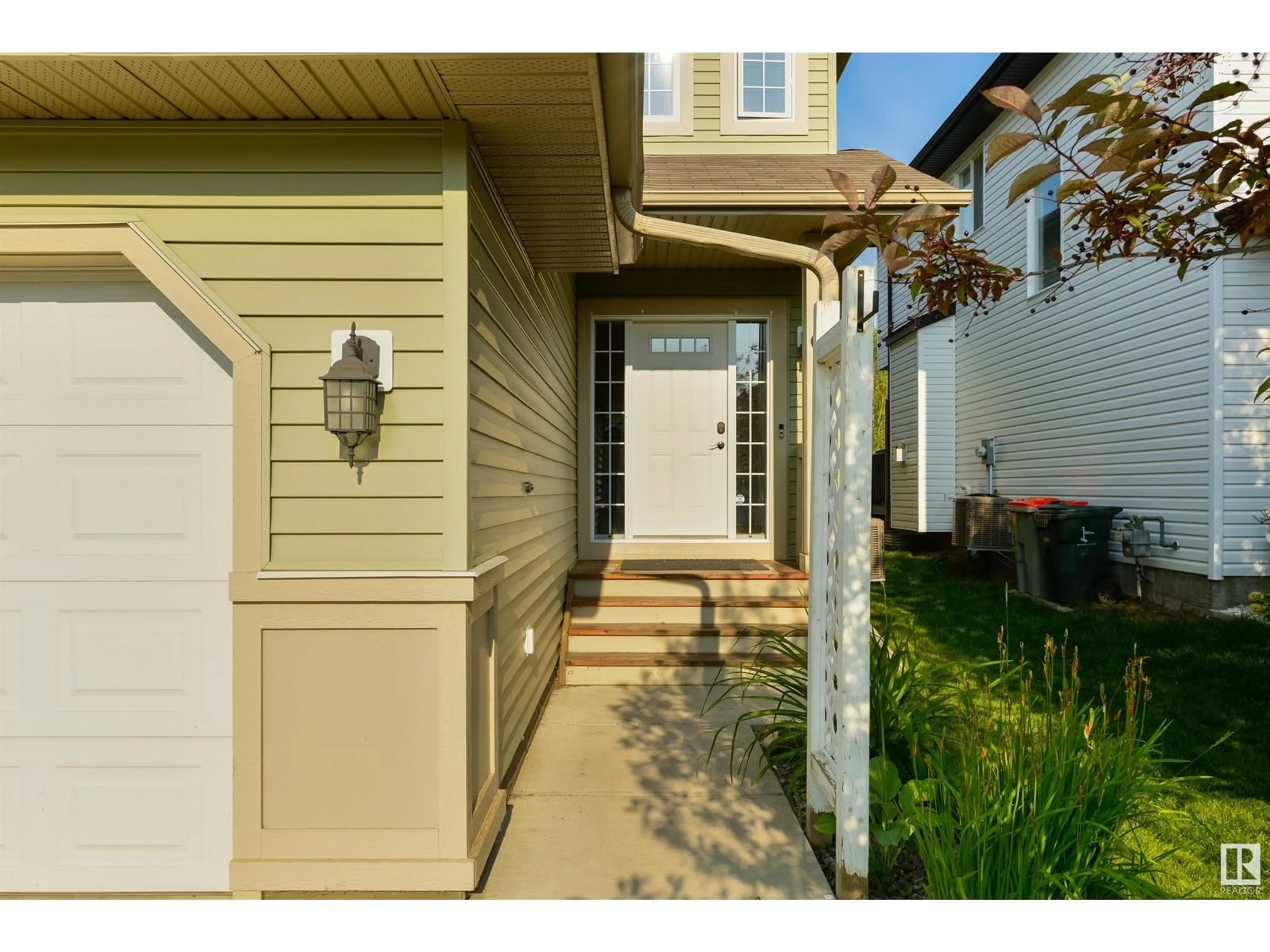 Home with vinyl exterior material, street for 68 SOUTH CREEK WD, Stony Plain Alberta T7Z0E1