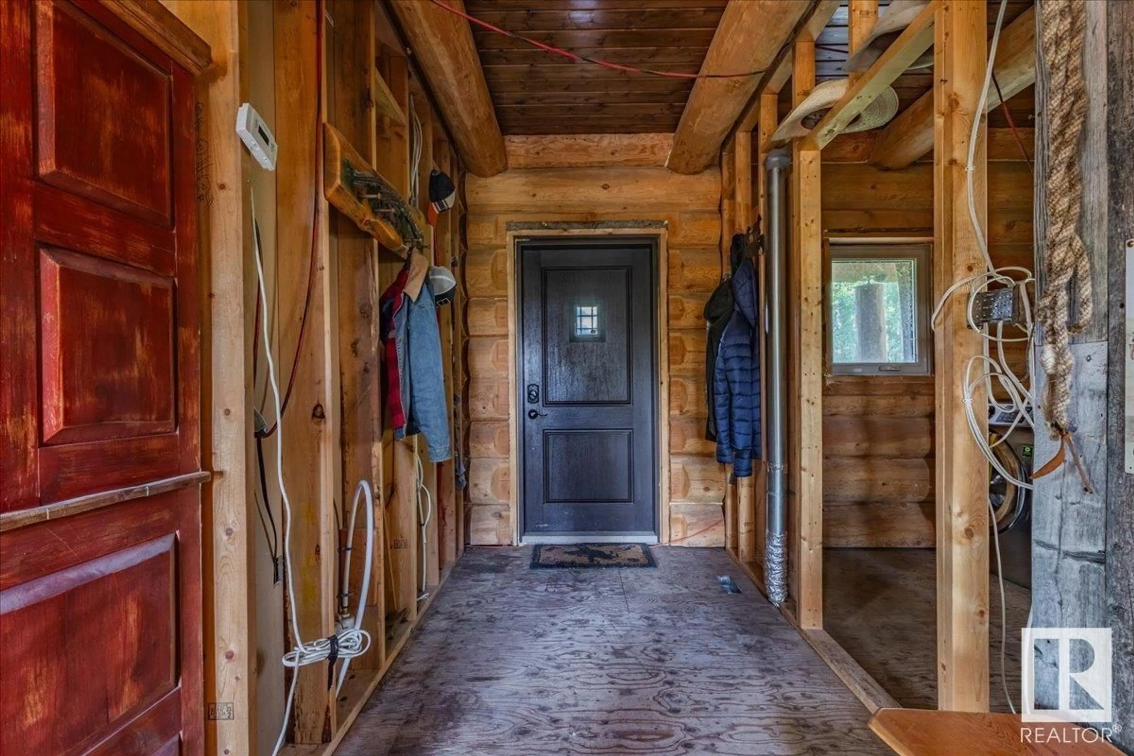 Indoor entryway for 453039 RGE ROAD 10, Rural Wetaskiwin County Alberta T0C2V0