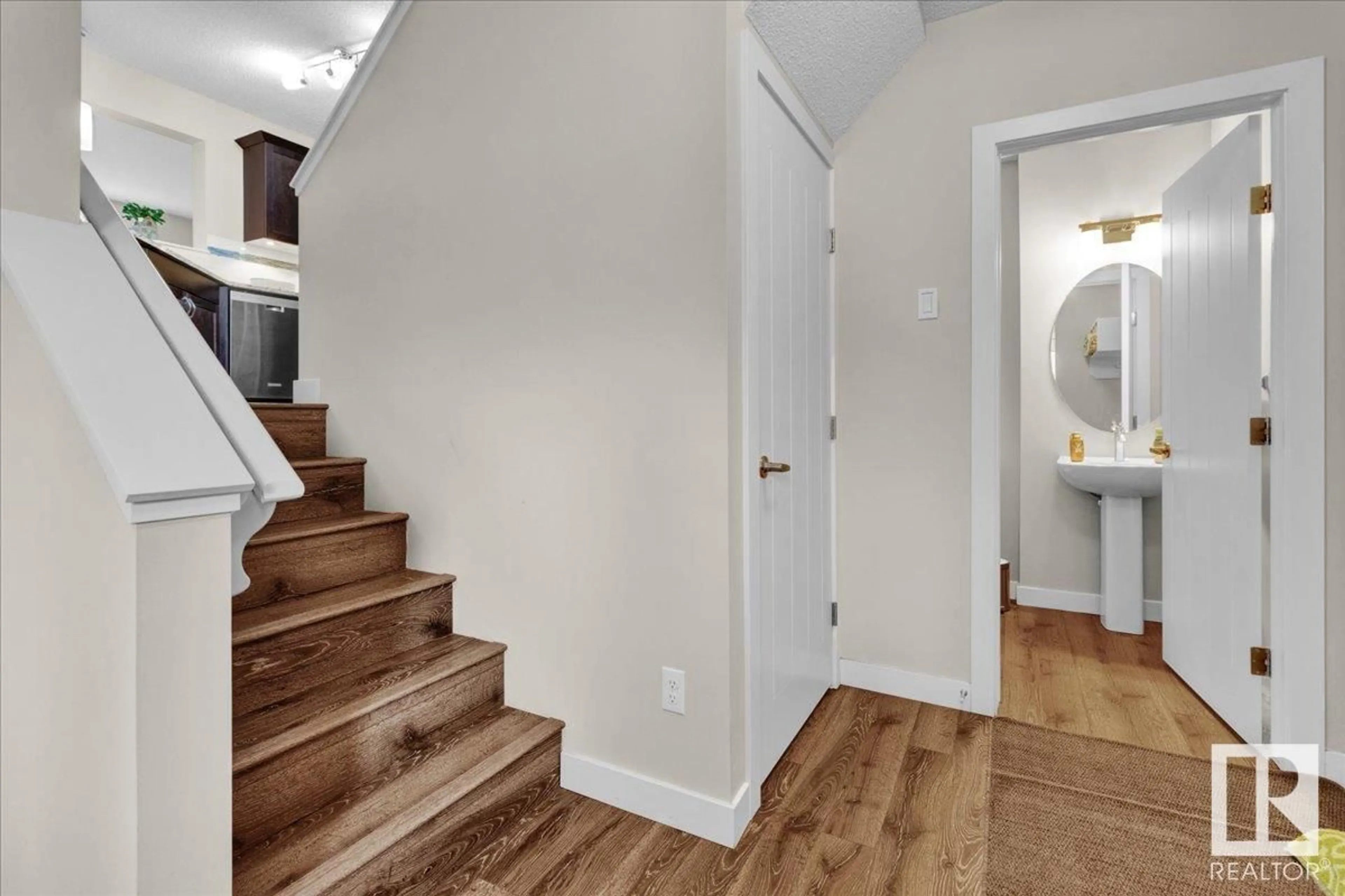 Indoor entryway for 6612 48 AV, Beaumont Alberta T4X1Y5