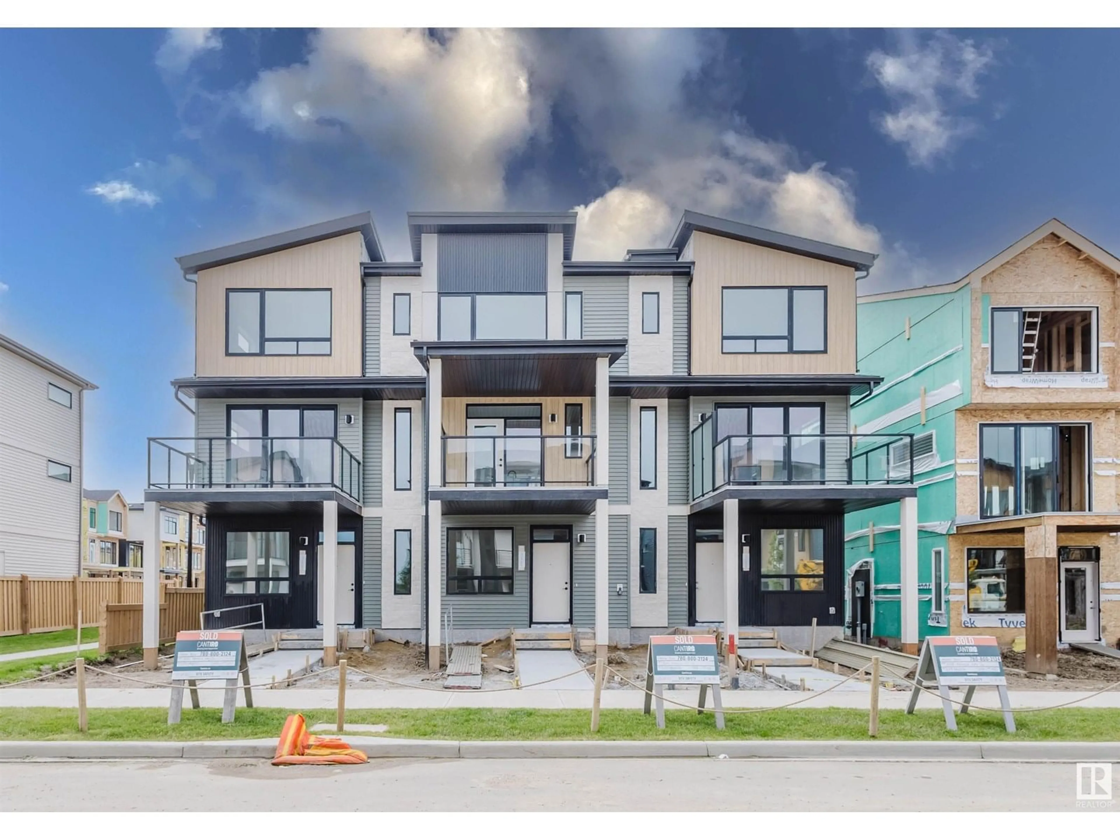 Home with vinyl exterior material, street for 3260 KESWICK WY, Edmonton Alberta T6W5N8