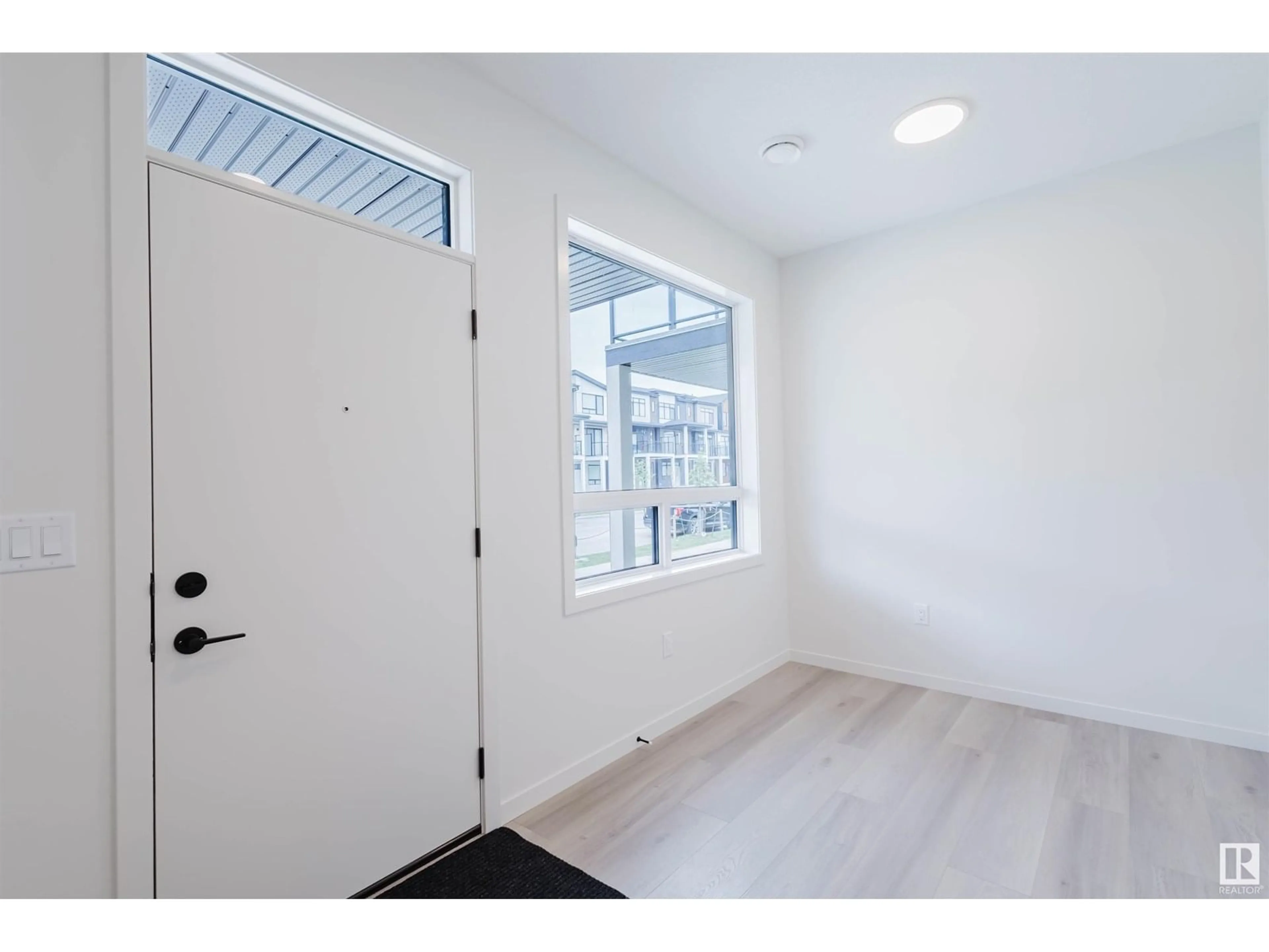 Indoor entryway for 3260 KESWICK WY, Edmonton Alberta T6W5N8