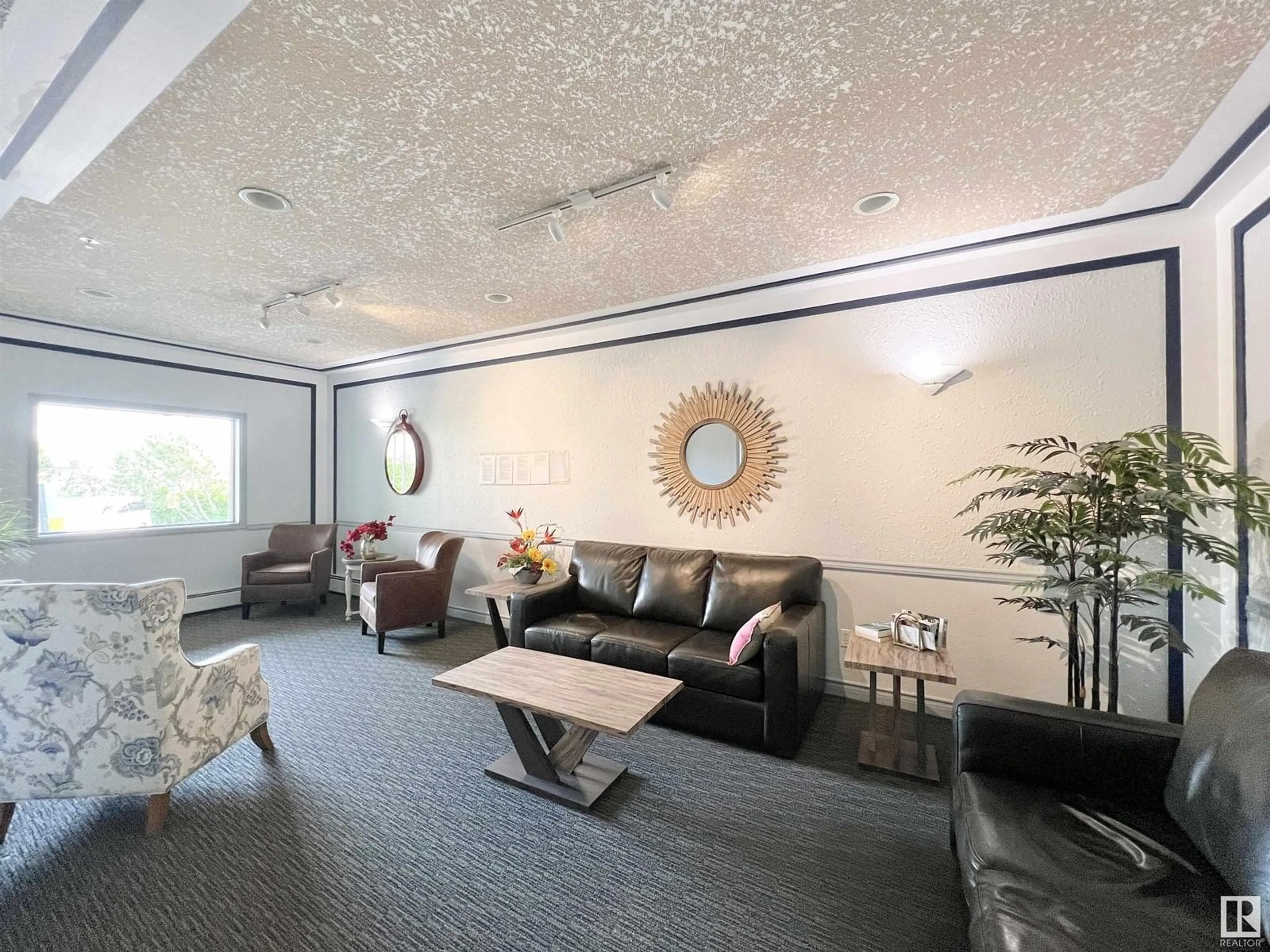 Lobby for #110 - 10511 42 AV, Edmonton Alberta T6J7G8