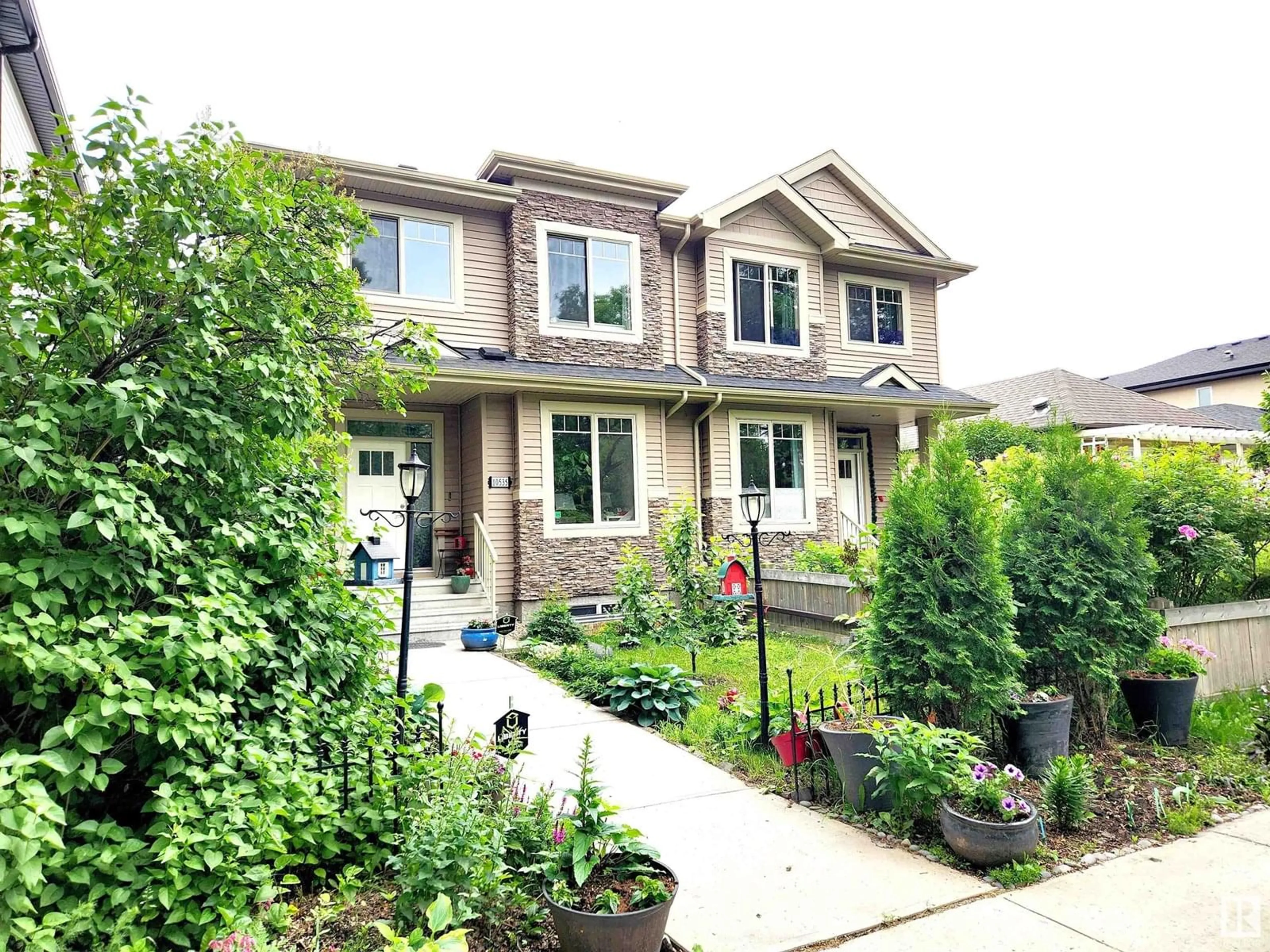 Unknown for 10535 67 AV, Edmonton Alberta T6H1Z4
