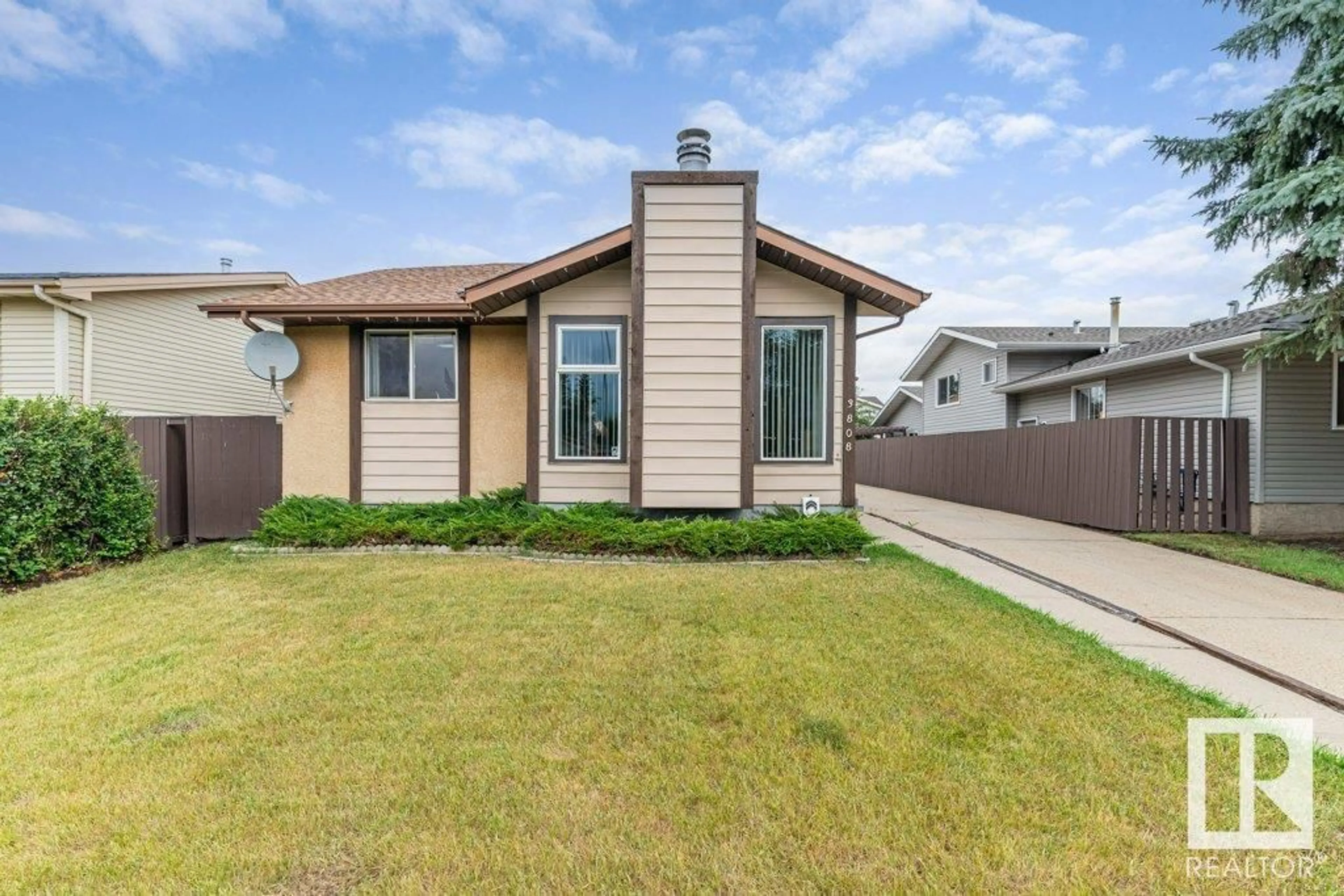 Home with vinyl exterior material, street for 3808 17A AV, Edmonton Alberta T6L2R4
