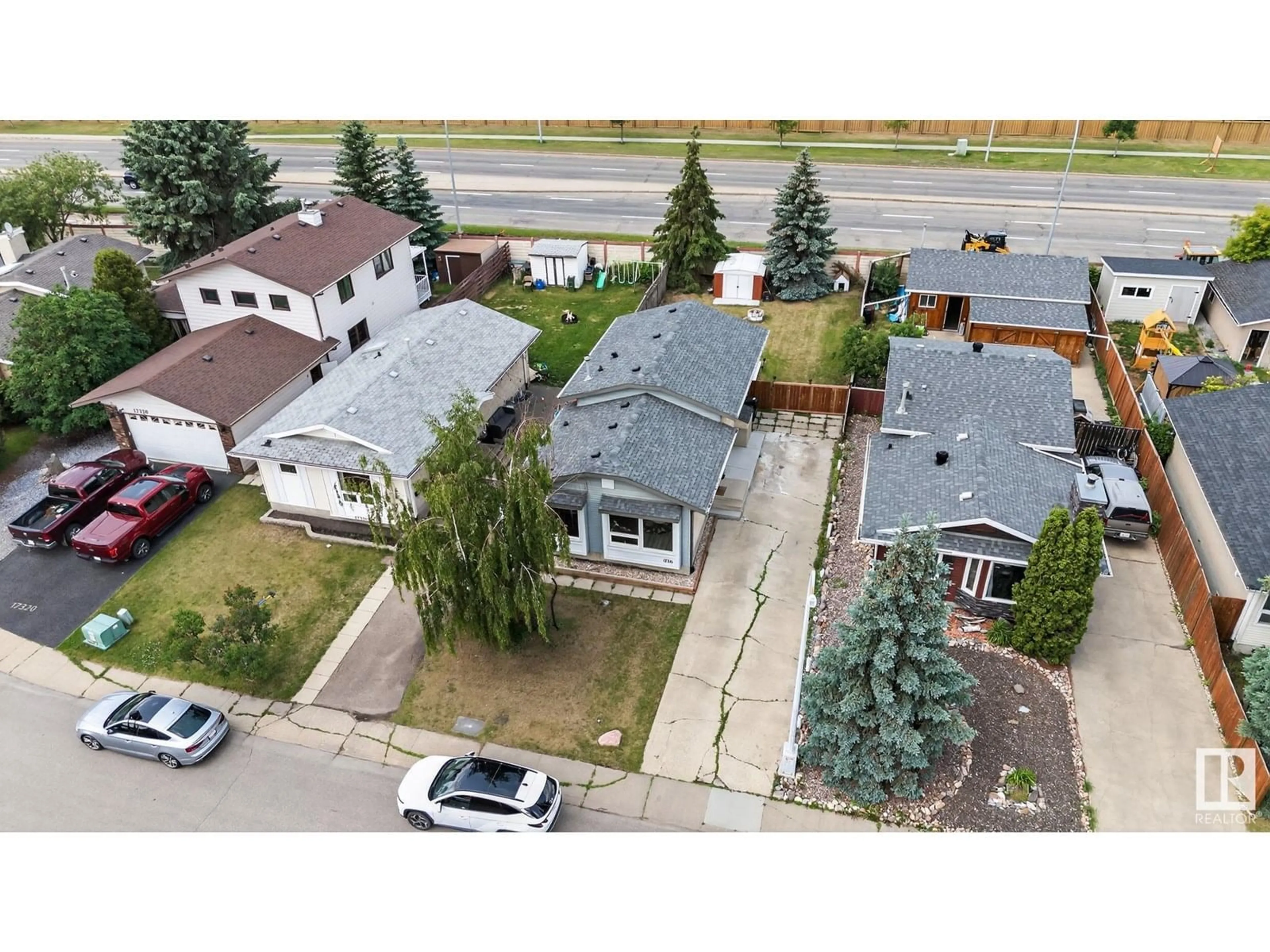 A pic from outside/outdoor area/front of a property/back of a property/a pic from drone, street for 17316 94A AV, Edmonton Alberta T5T4H2