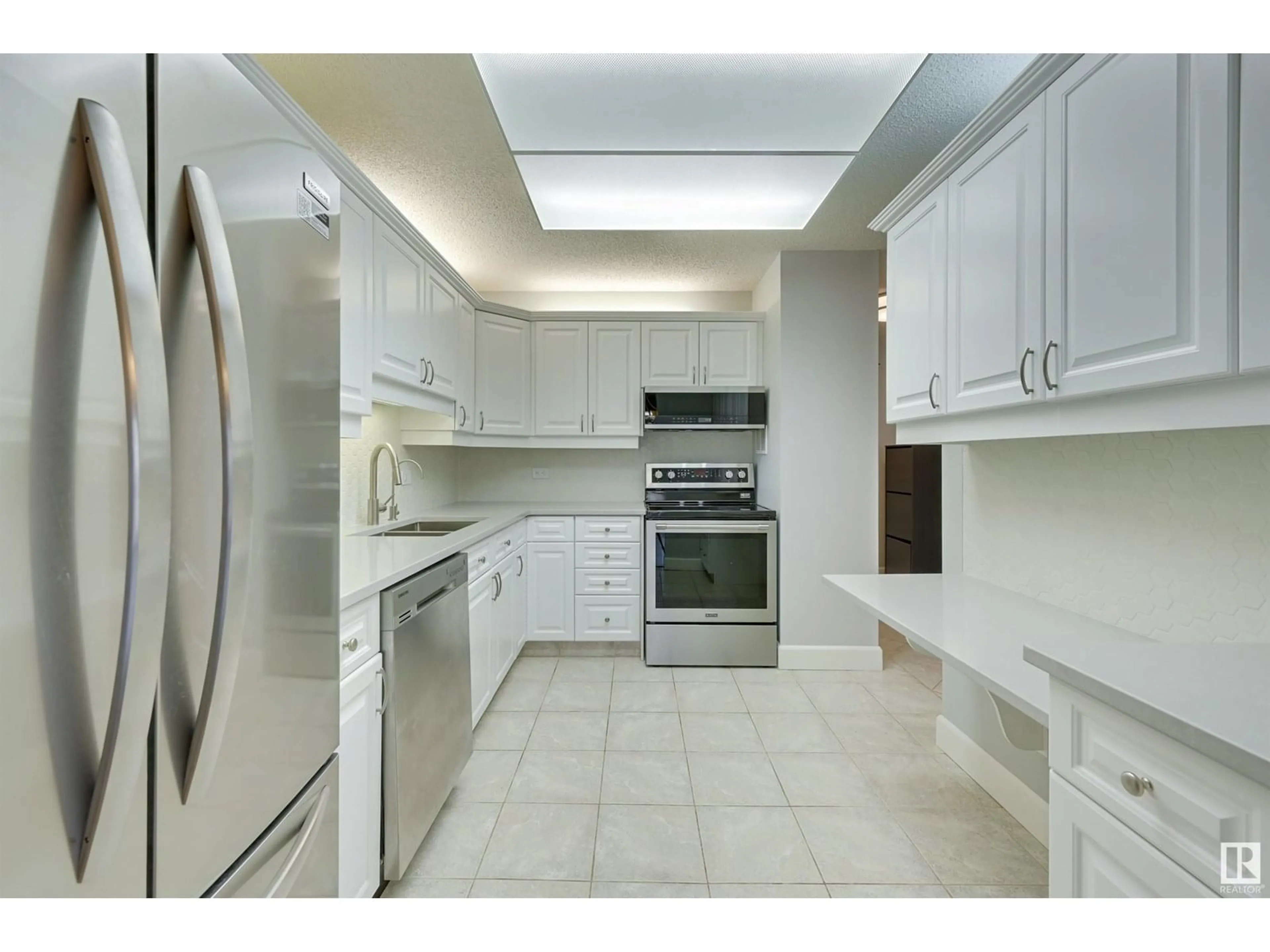 Standard kitchen, ceramic/tile floor for 1101 - 11027 87 AV, Edmonton Alberta T6G2P9