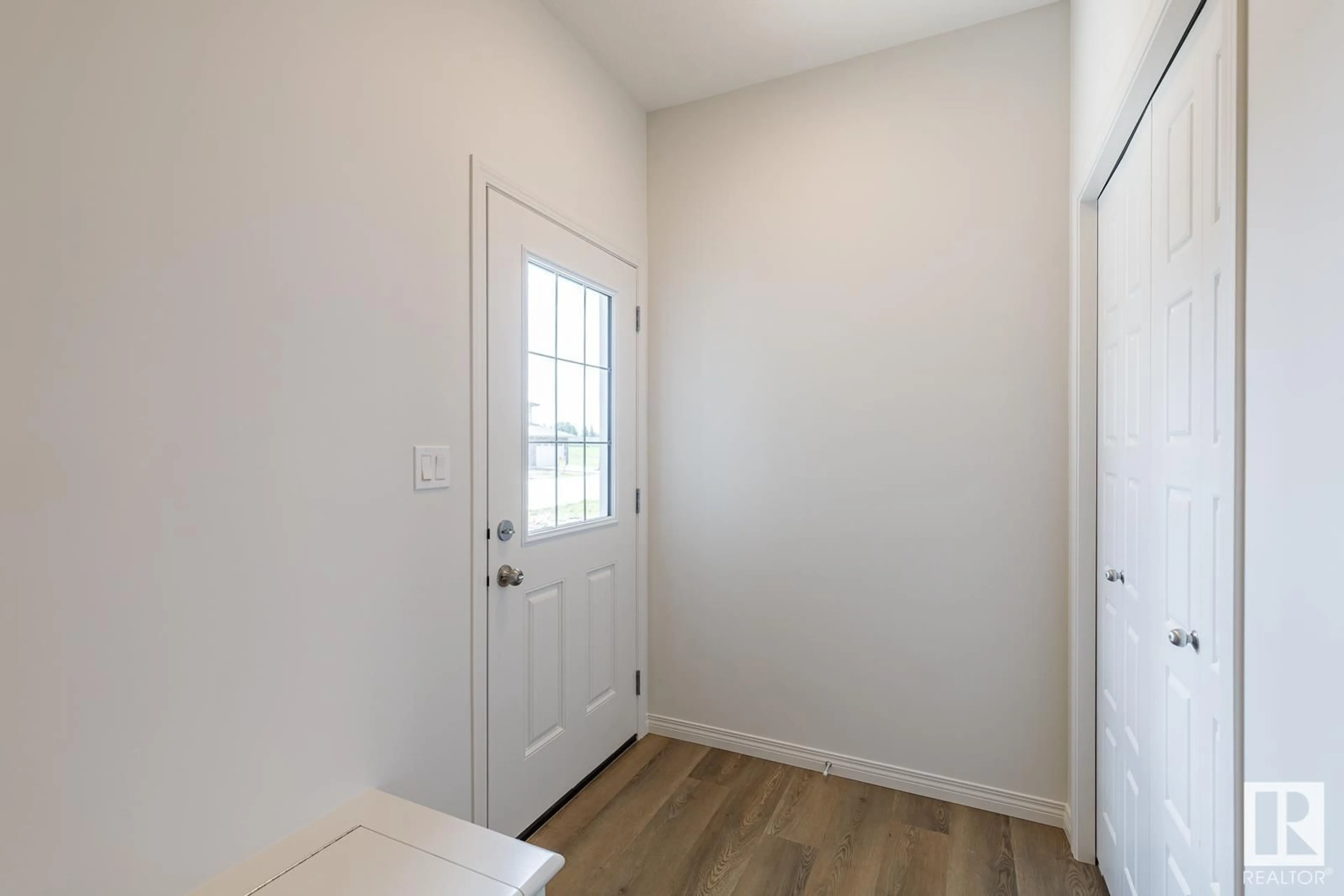 Indoor entryway for 74 SILVERSTONE DR, Stony Plain Alberta T7Z0E8