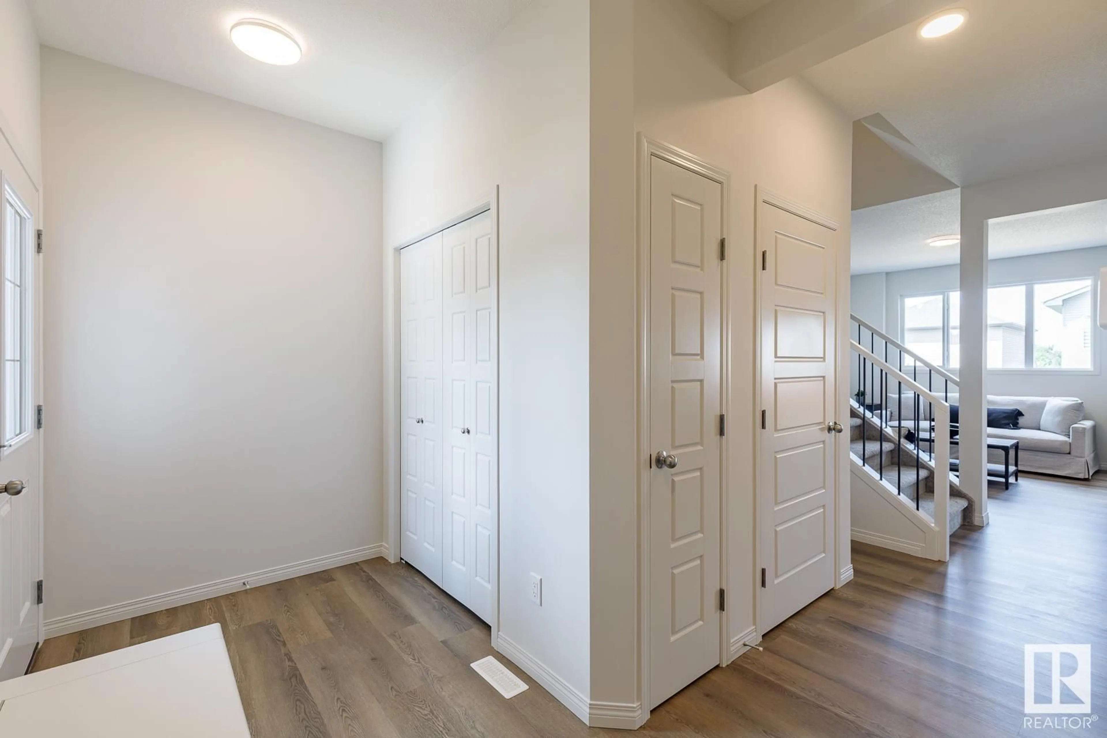 Indoor entryway for 74 SILVERSTONE DR, Stony Plain Alberta T7Z0E8