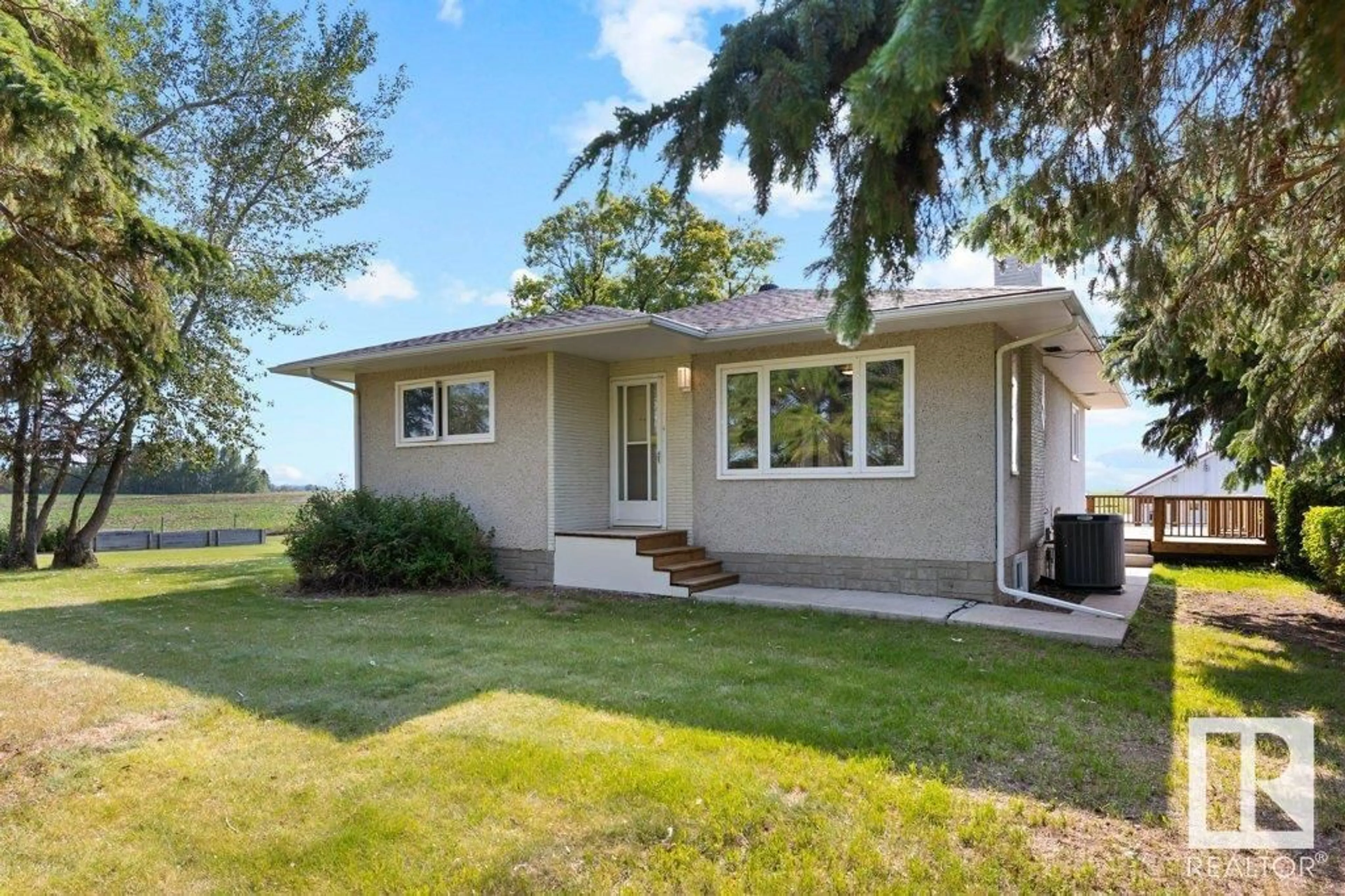 Home with vinyl exterior material, unknown for 55360 RGE ROAD 205, Rural Strathcona County Alberta T8L4B1