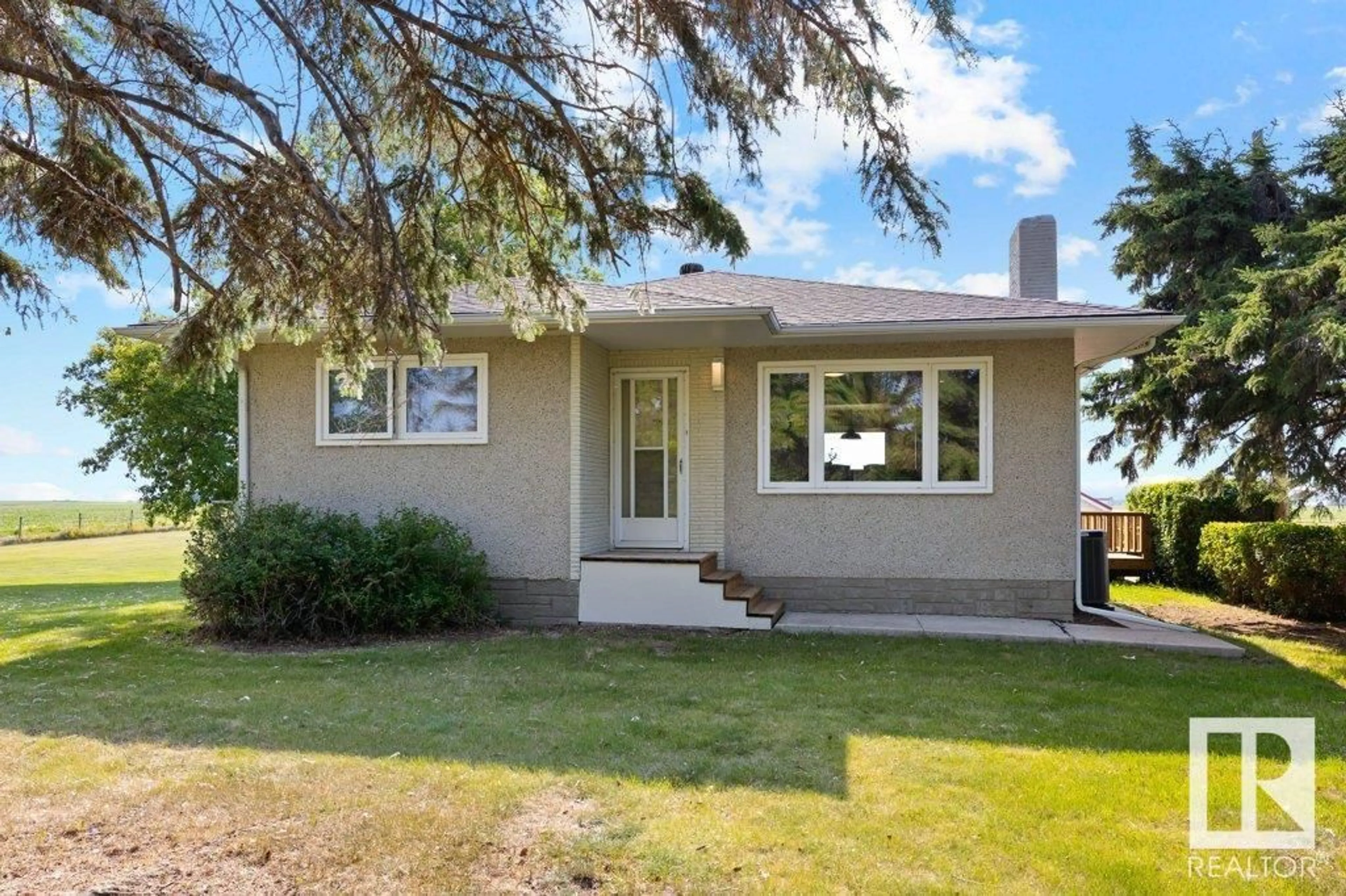 Home with vinyl exterior material, street for 55360 RGE ROAD 205, Rural Strathcona County Alberta T8L4B1