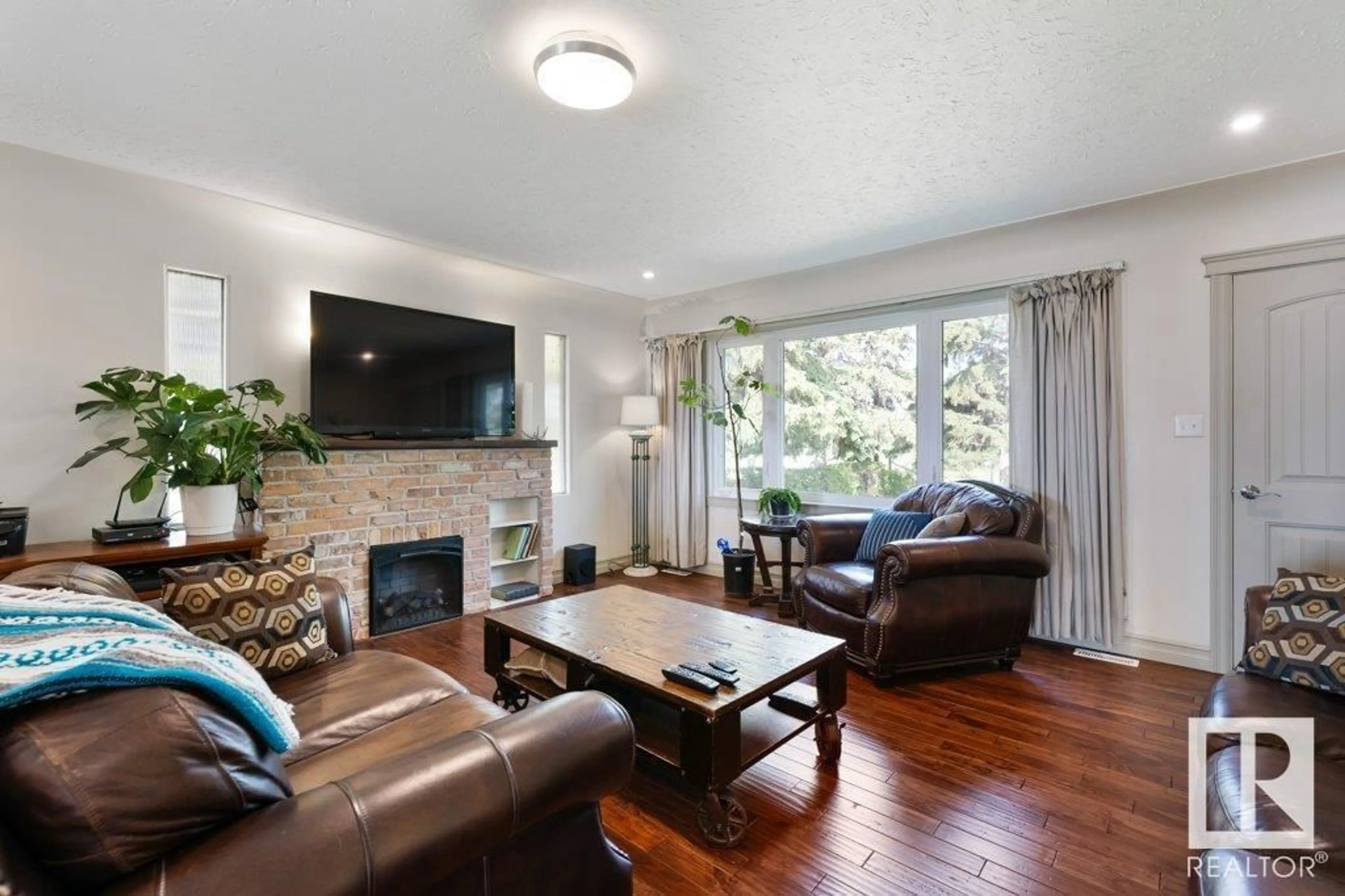 Living room with furniture, wood/laminate floor for 55360 RGE ROAD 205, Rural Strathcona County Alberta T8L4B1