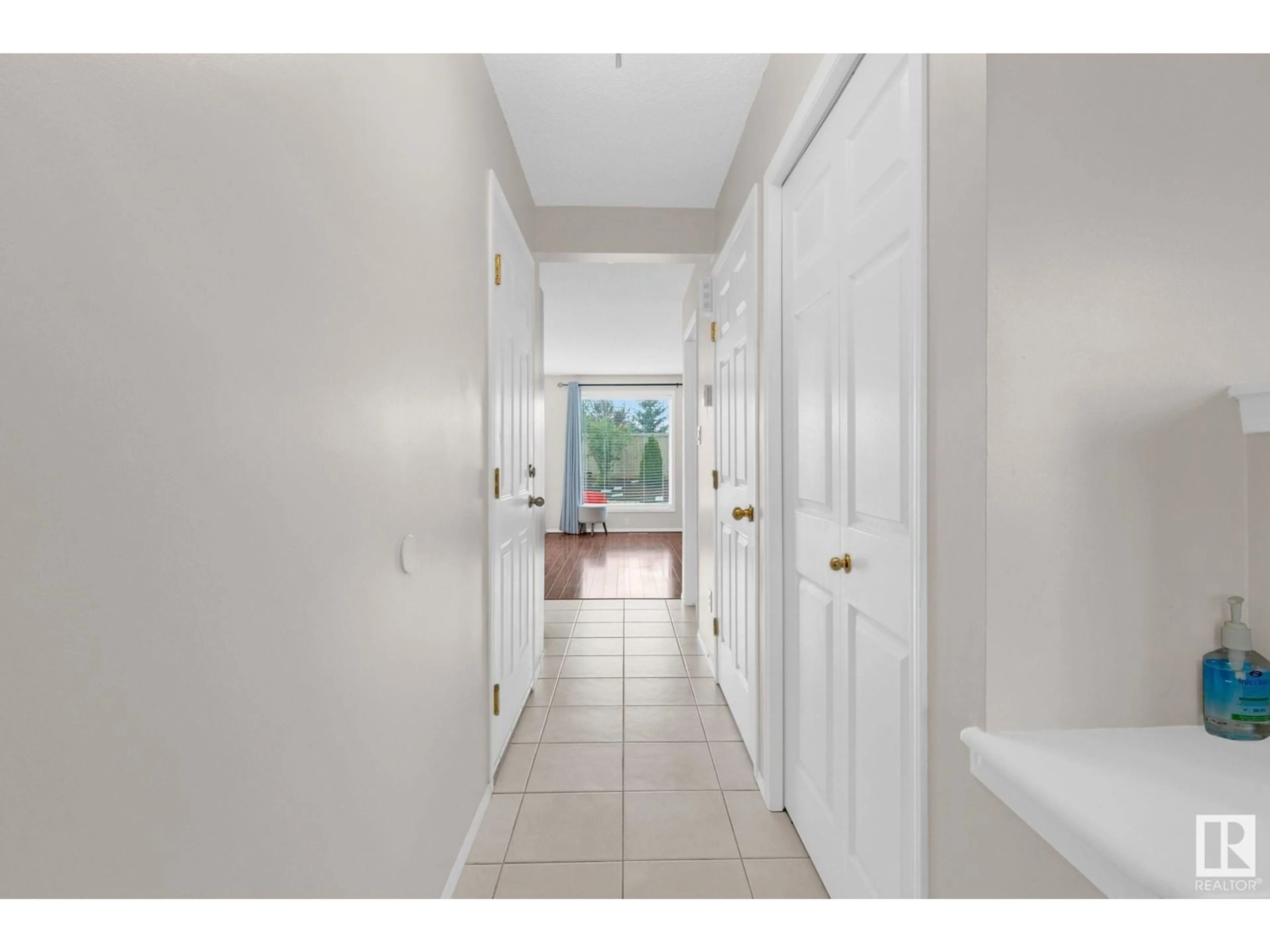 Indoor entryway for 9149 165 AV, Edmonton Alberta T5Z3H7