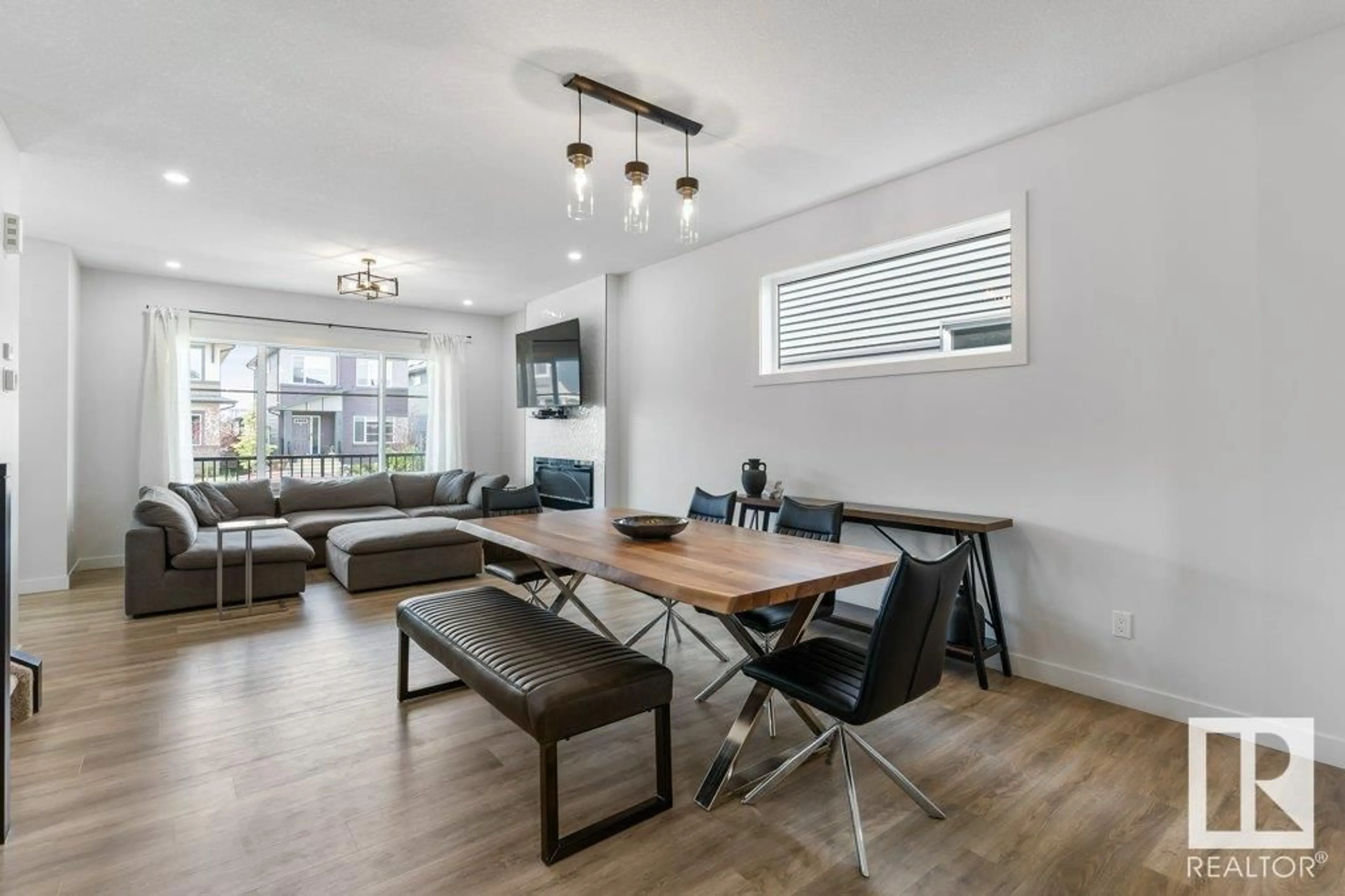 Dining room, wood/laminate floor for 20 RASPBERRY RD, St. Albert Alberta T8N8A3