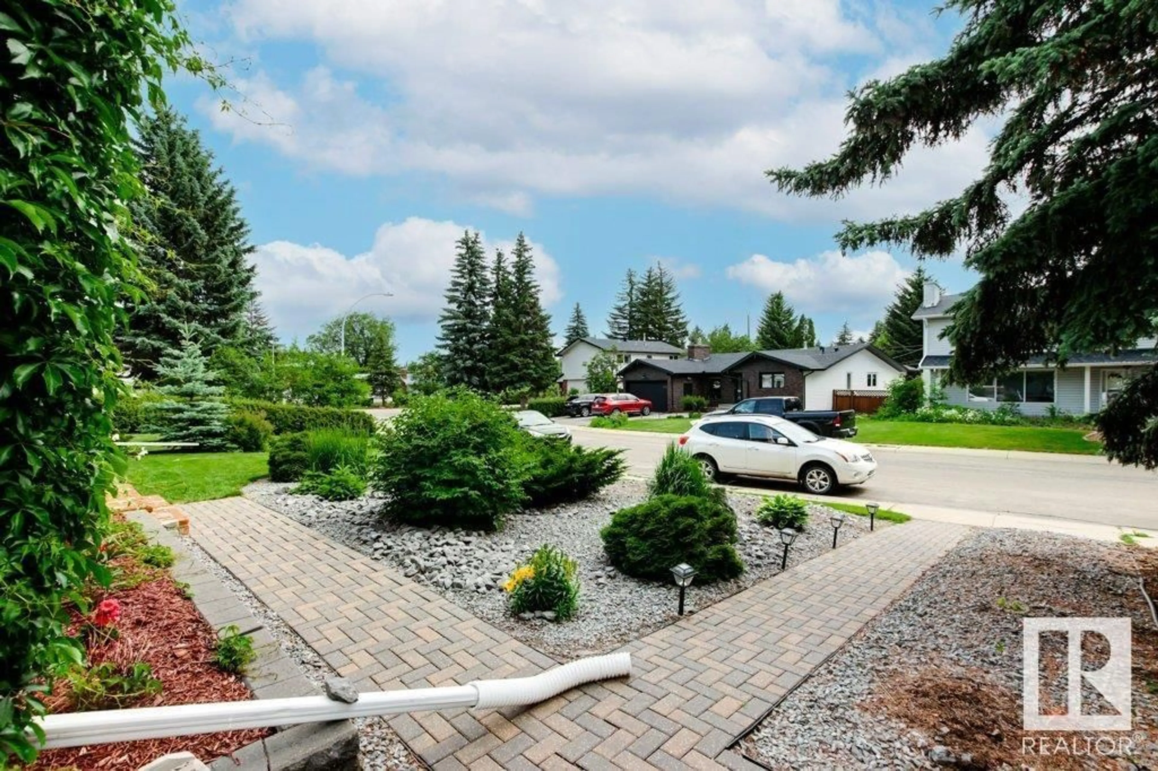 A pic from outside/outdoor area/front of a property/back of a property/a pic from drone, unknown for NW - 4128 126 ST, Edmonton Alberta T6J2A4