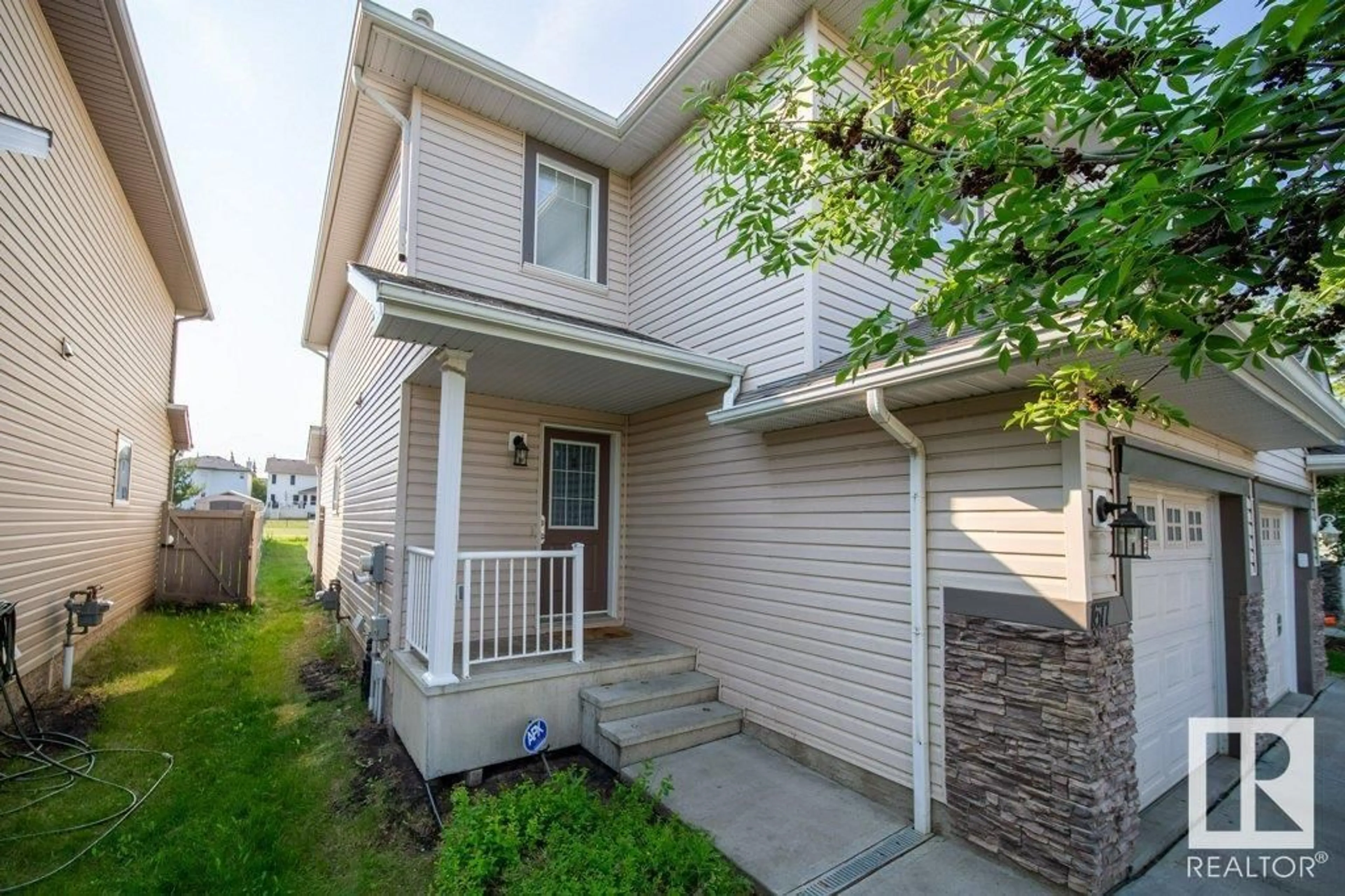 Home with vinyl exterior material, street for 1677 MELROSE PLACE, Edmonton Alberta T6X1X6