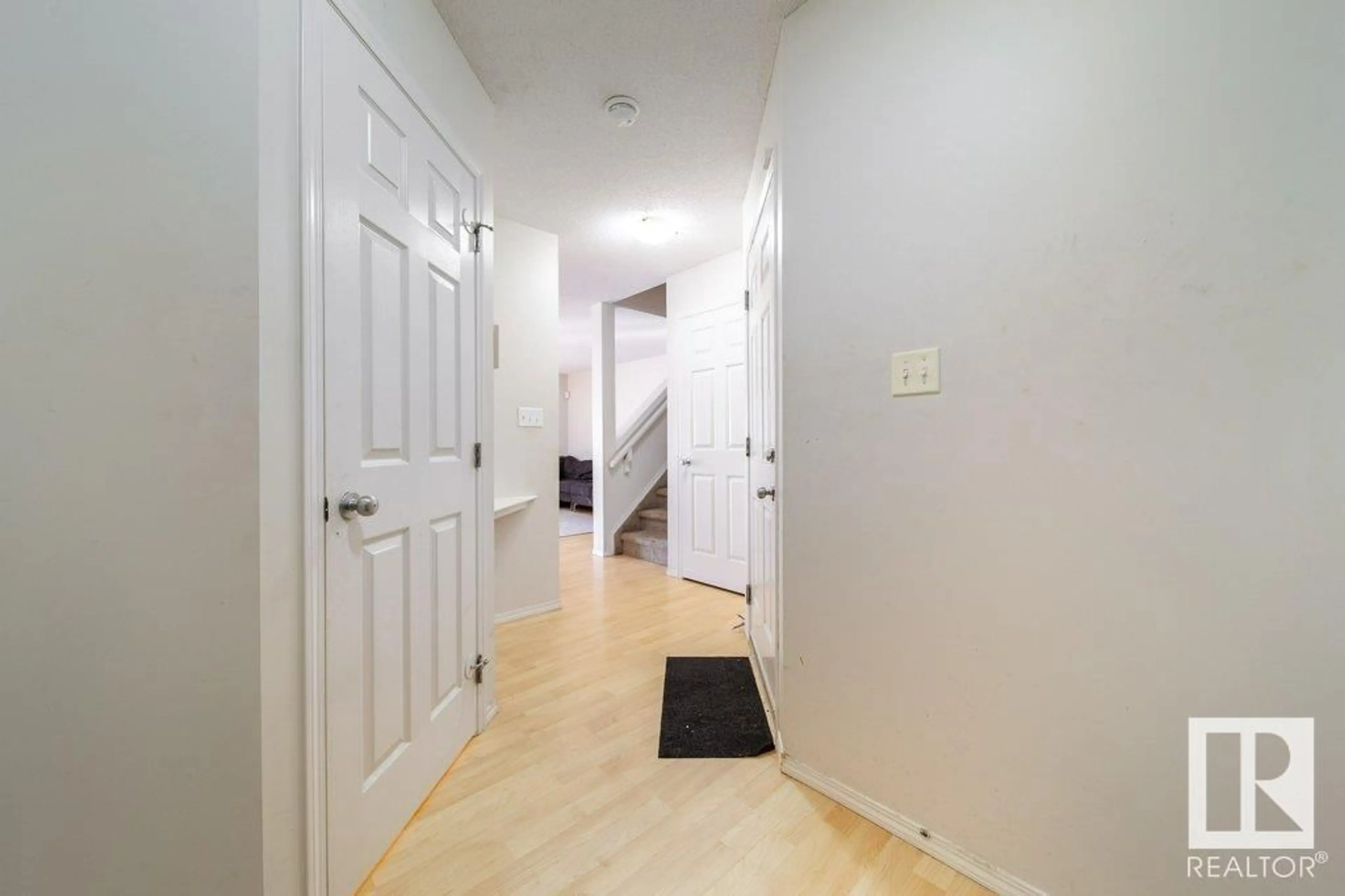 Indoor entryway for 1677 MELROSE PLACE, Edmonton Alberta T6X1X6