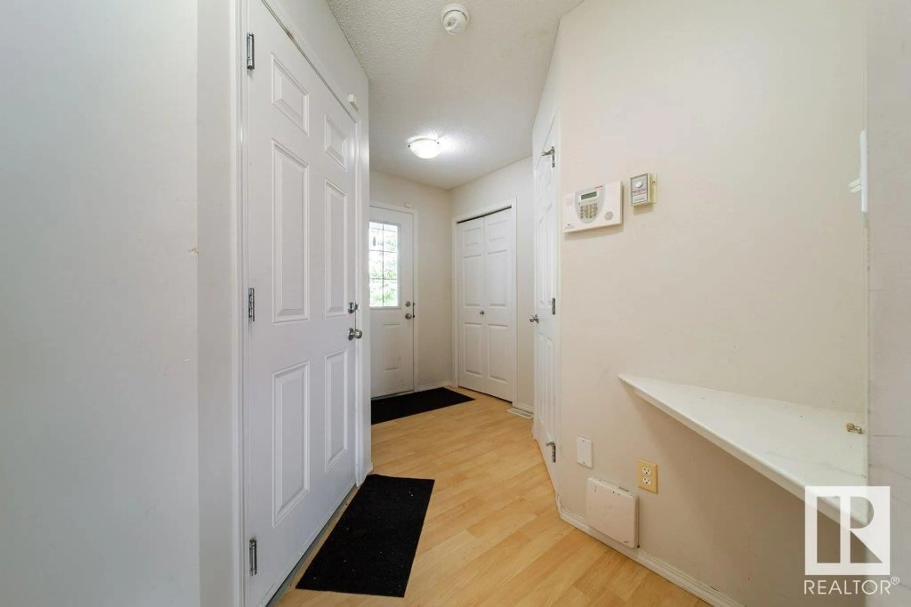 Indoor entryway for 1677 MELROSE PLACE, Edmonton Alberta T6X1X6