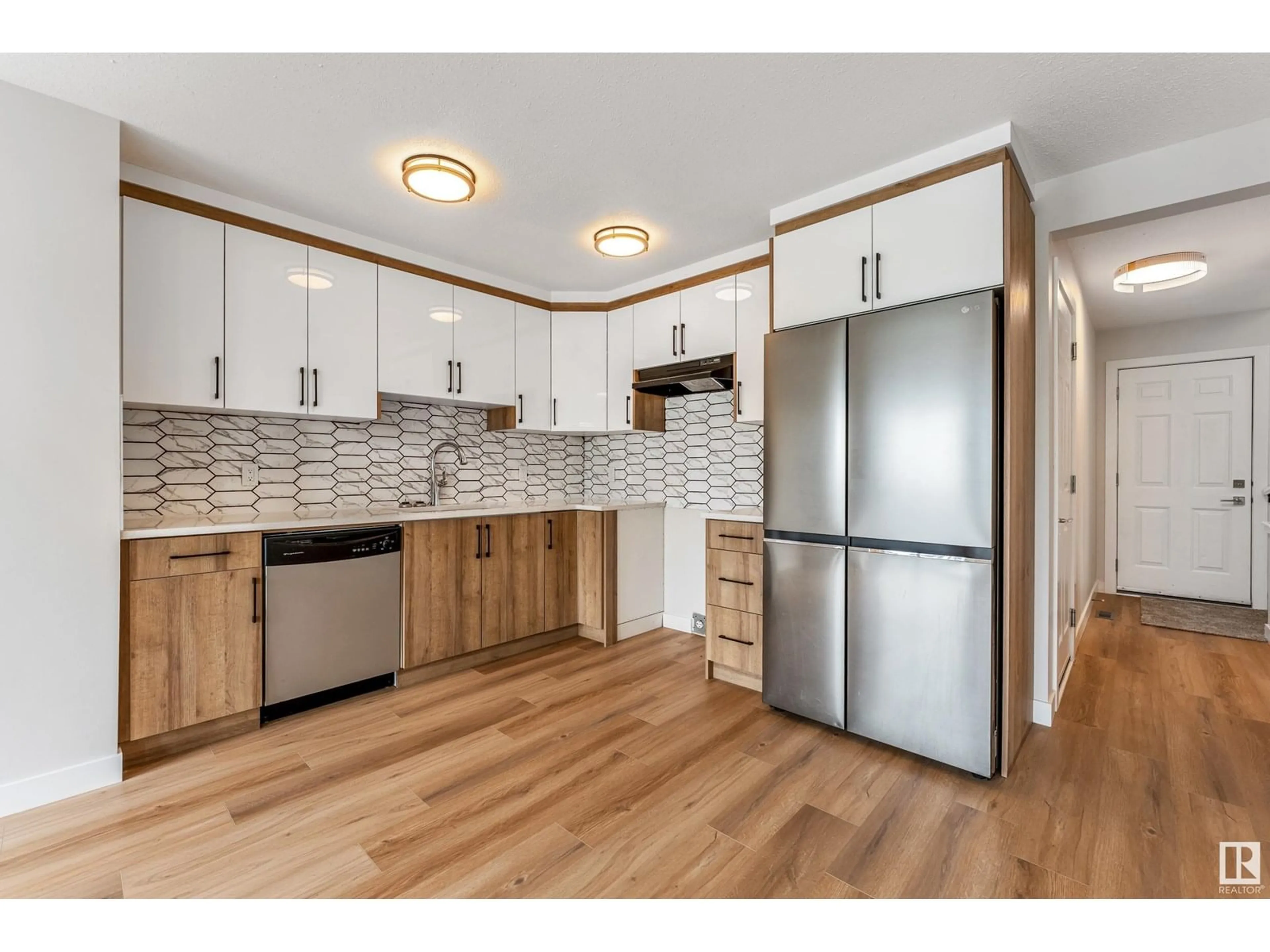 Standard kitchen, wood/laminate floor for 3008 31 AVENUE, Edmonton Alberta T6T1W9