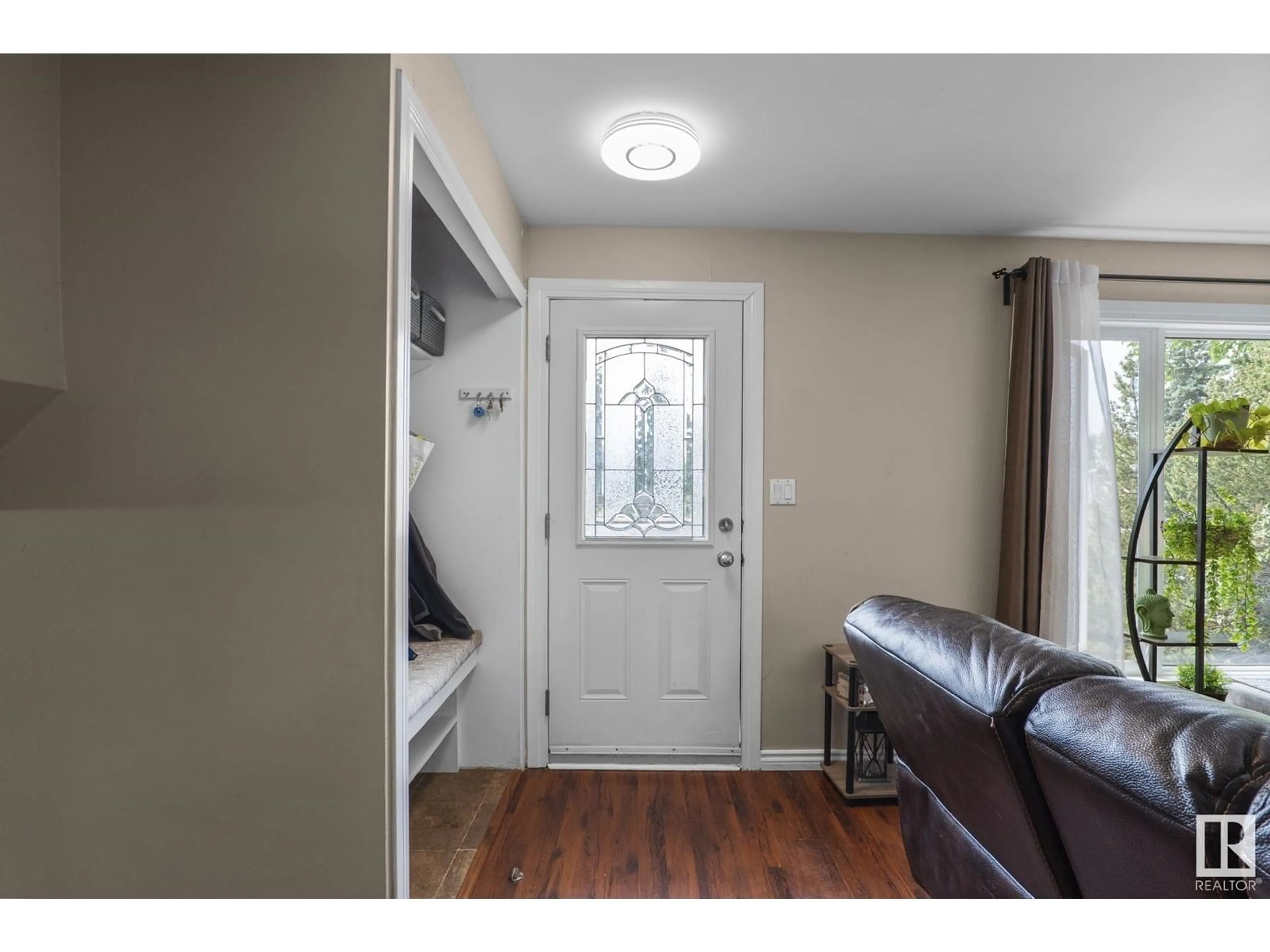 Indoor entryway for 16208 87 AV, Edmonton Alberta T5R4G9