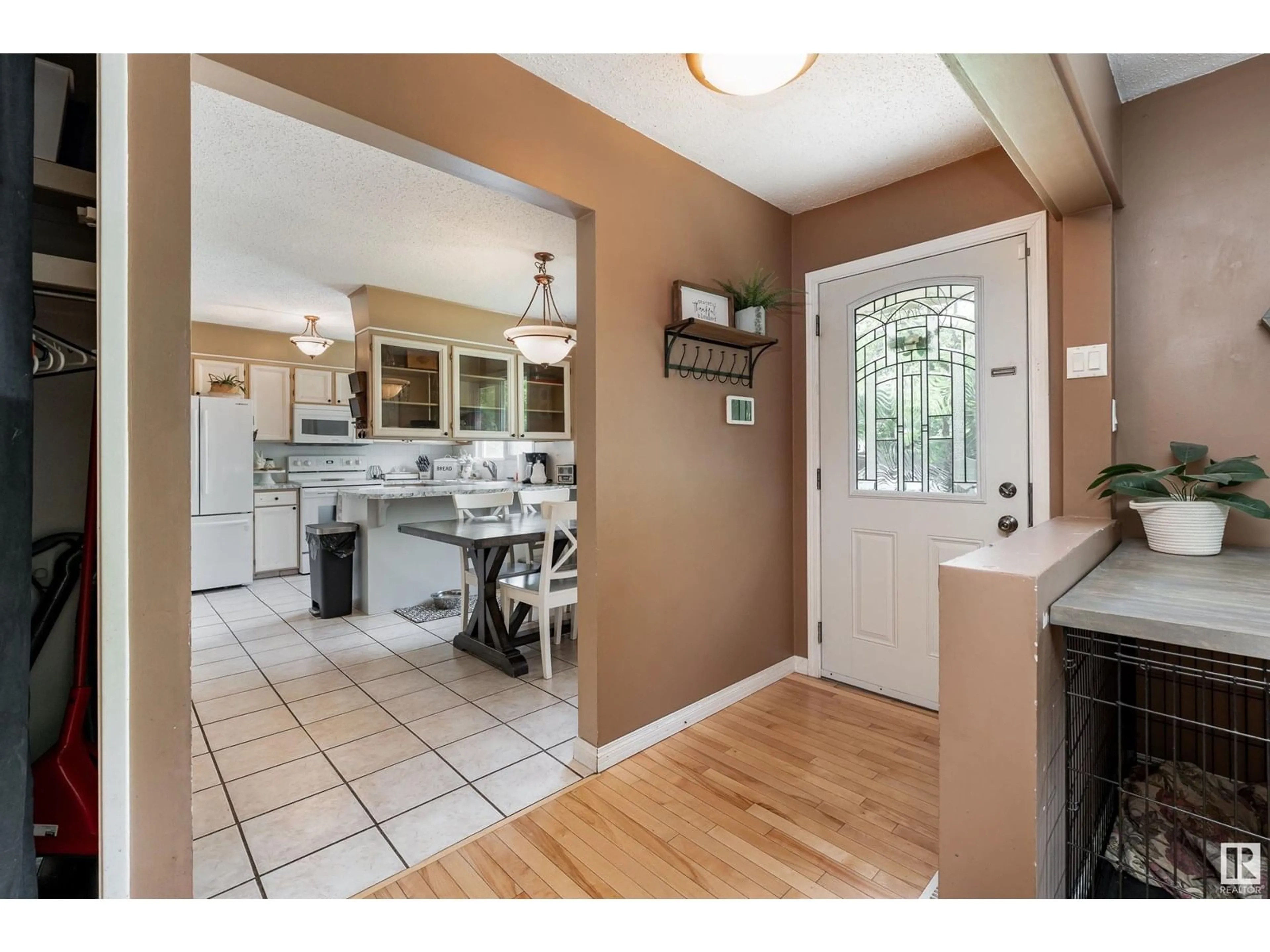 Indoor entryway for 99 MORGAN CR, St. Albert Alberta T8N2E3