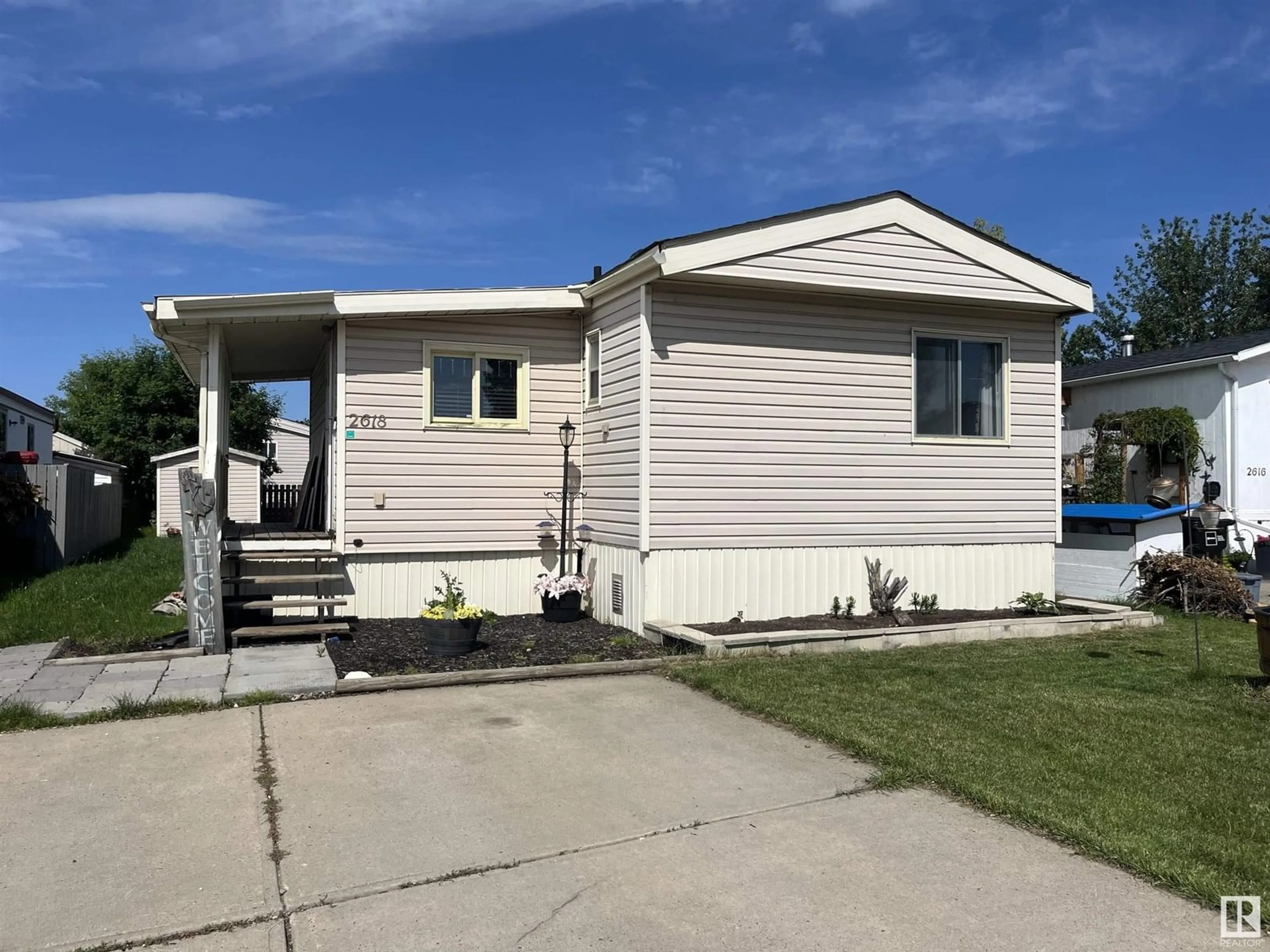Home with vinyl exterior material, street for 2618 LAKEVIEW CLOSE, Edmonton Alberta T5S1T7