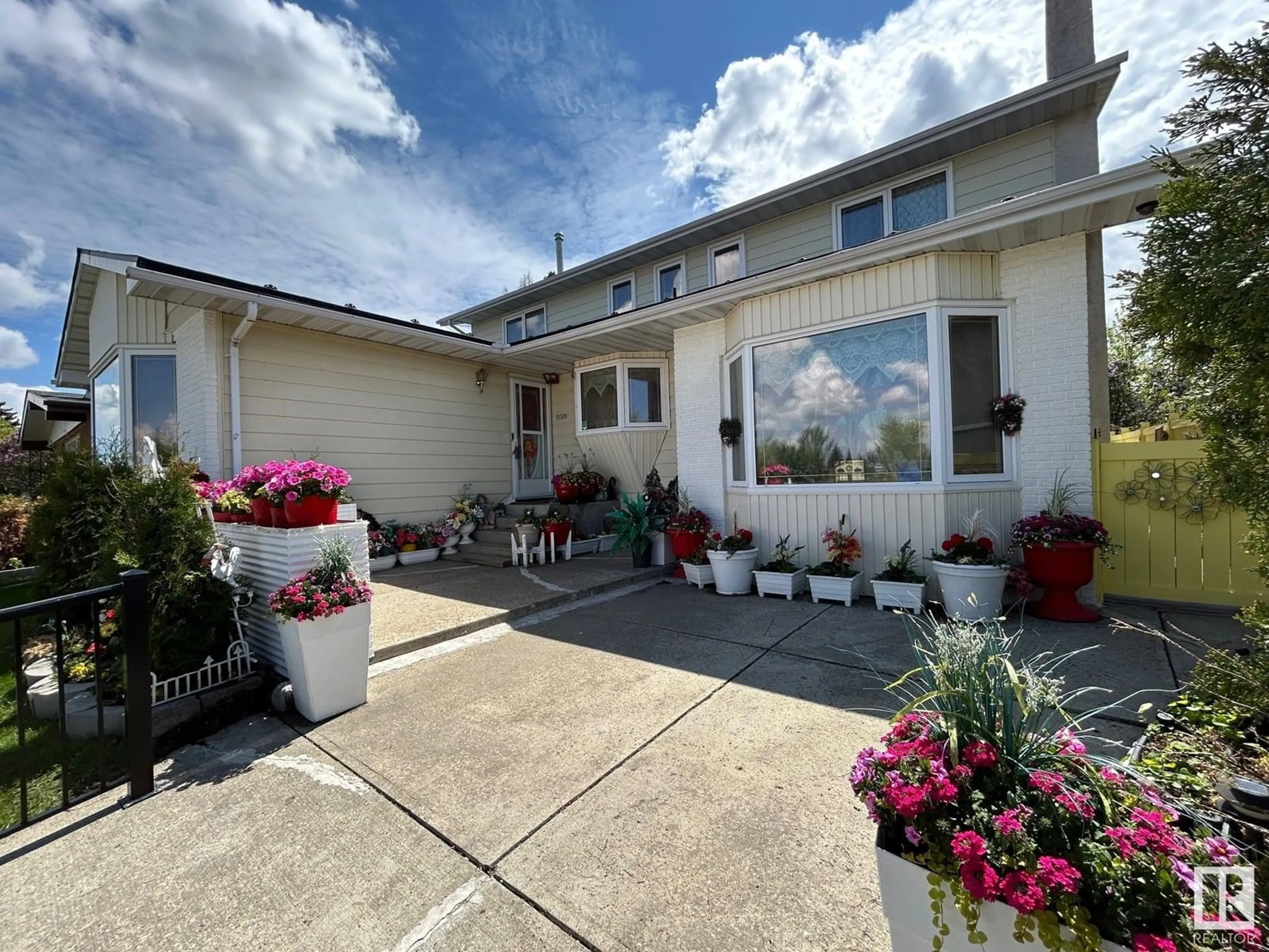 Patio, unknown for 11539 40 AV, Edmonton Alberta T6J0R7