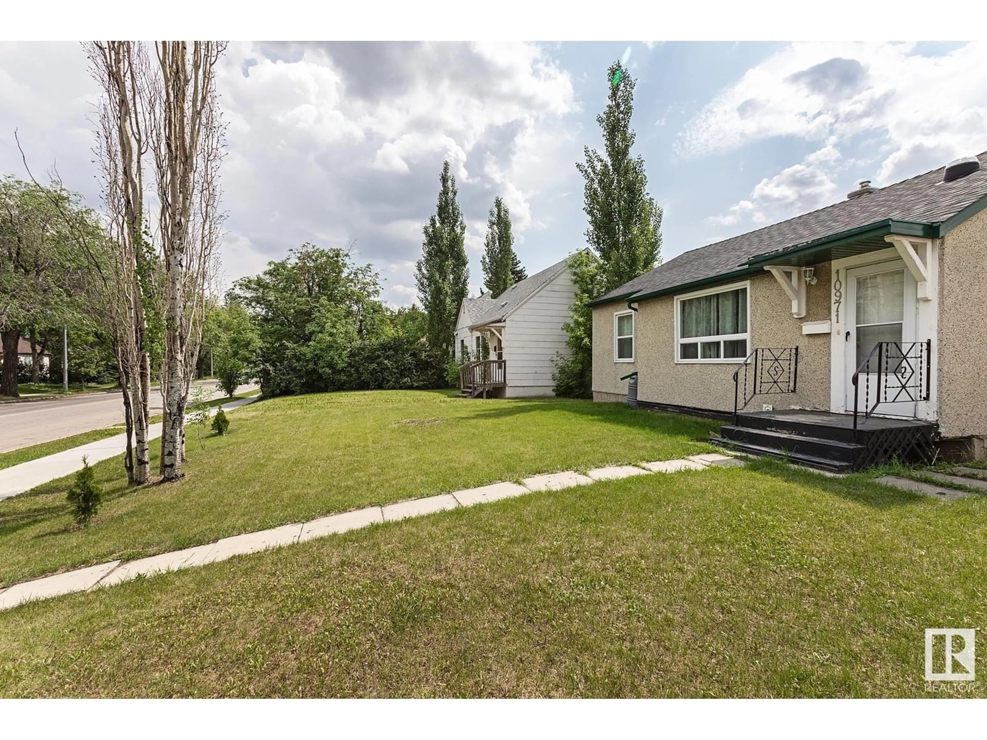 A pic from outside/outdoor area/front of a property/back of a property/a pic from drone, street for 10971 72 AV, Edmonton Alberta T6G0B1