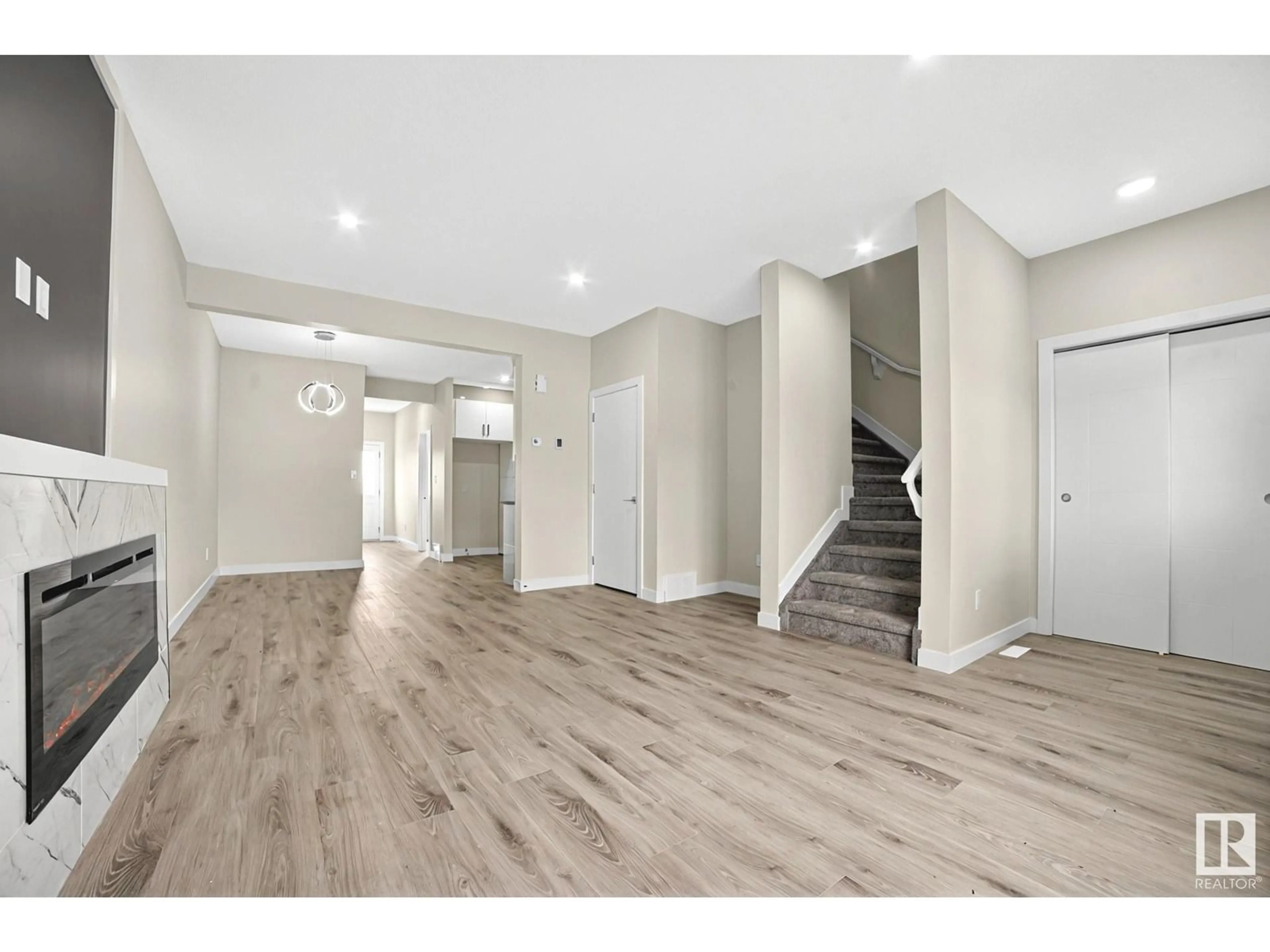 Unknown for 10233 92A AV, Morinville Alberta T8R2R4