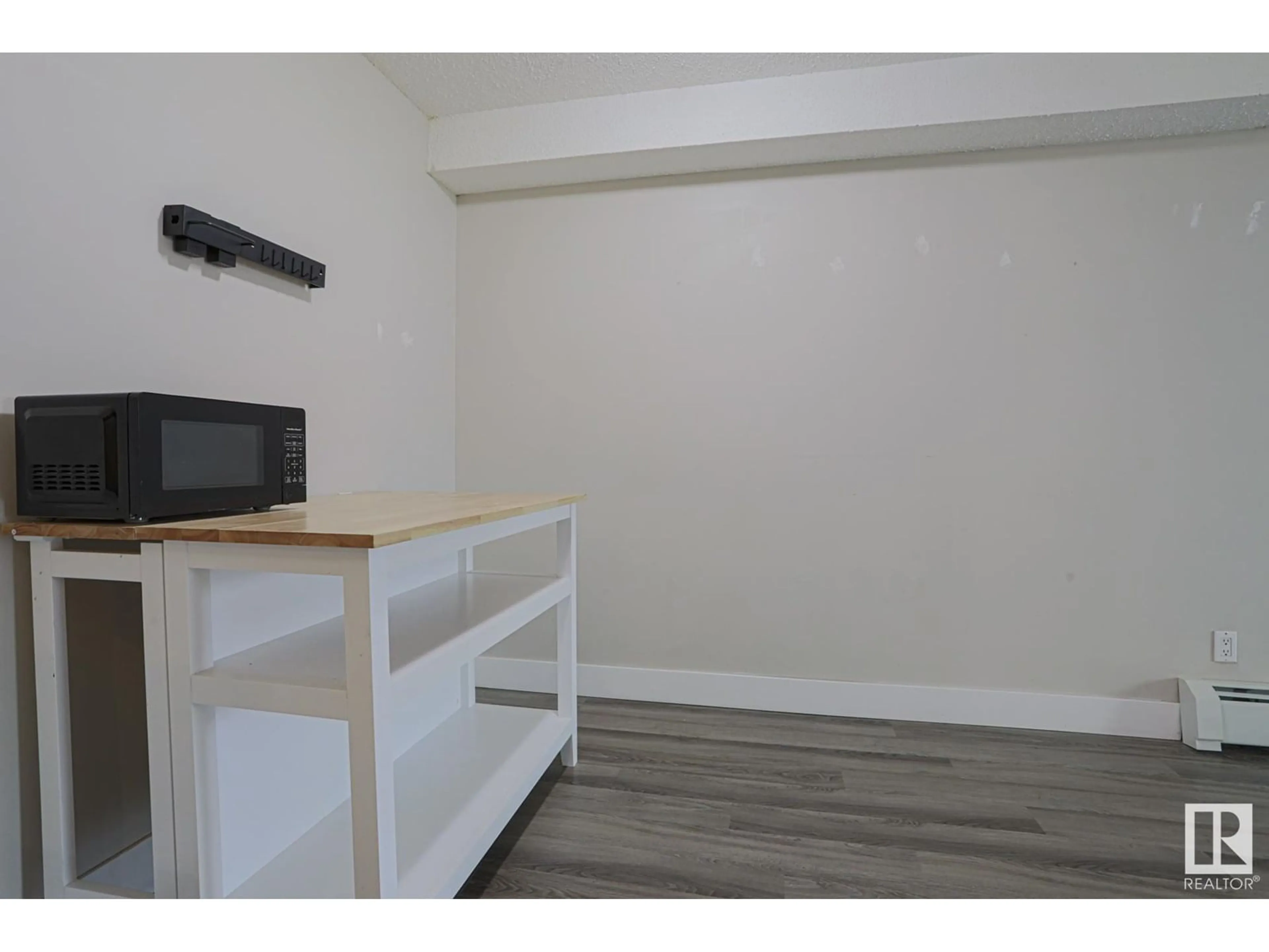 A pic of a room for #104 - 11324 97 ST, Edmonton Alberta T5G1X4