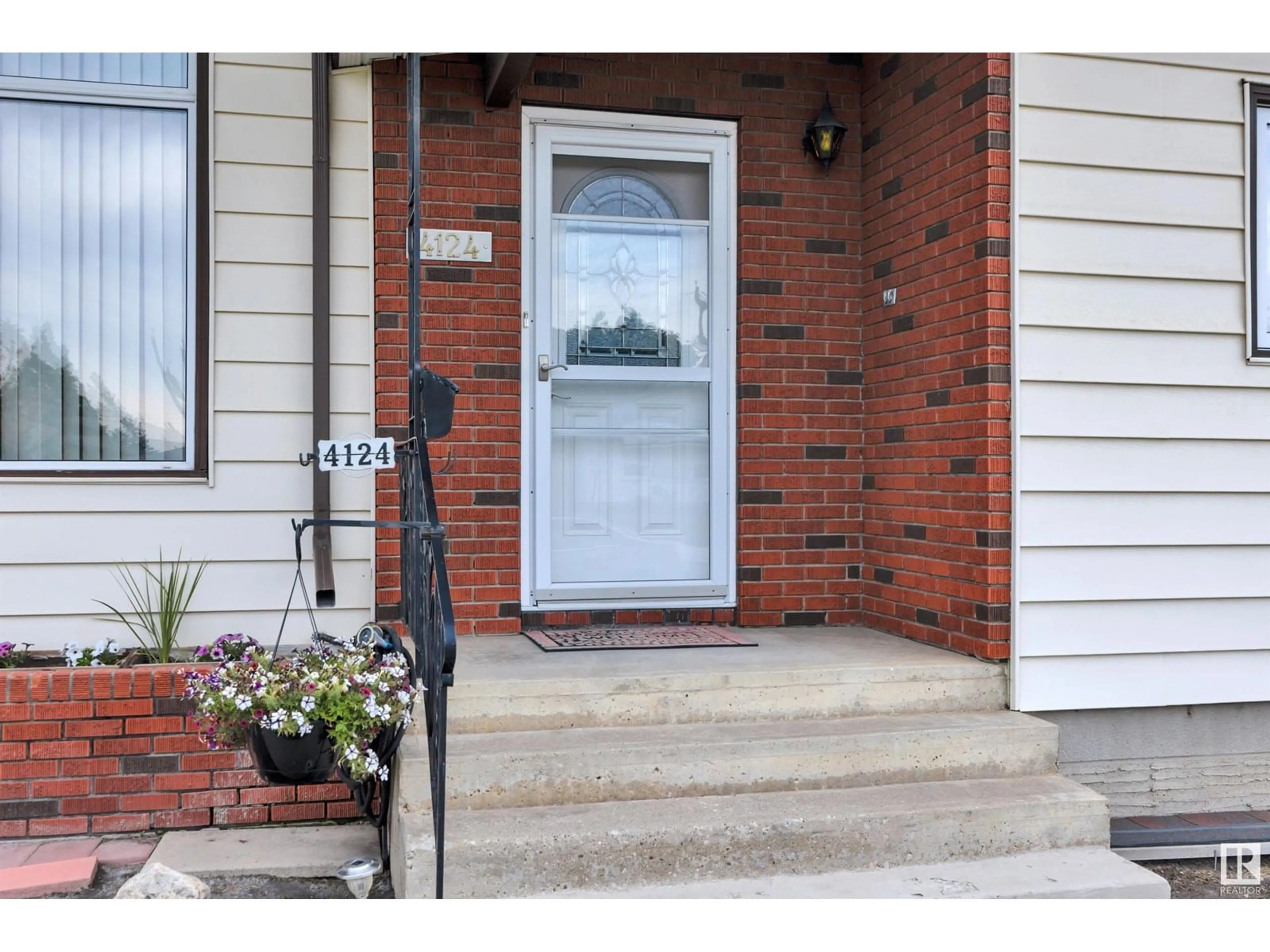 Indoor entryway for NW - 4124 112 ST, Edmonton Alberta T5J1J5