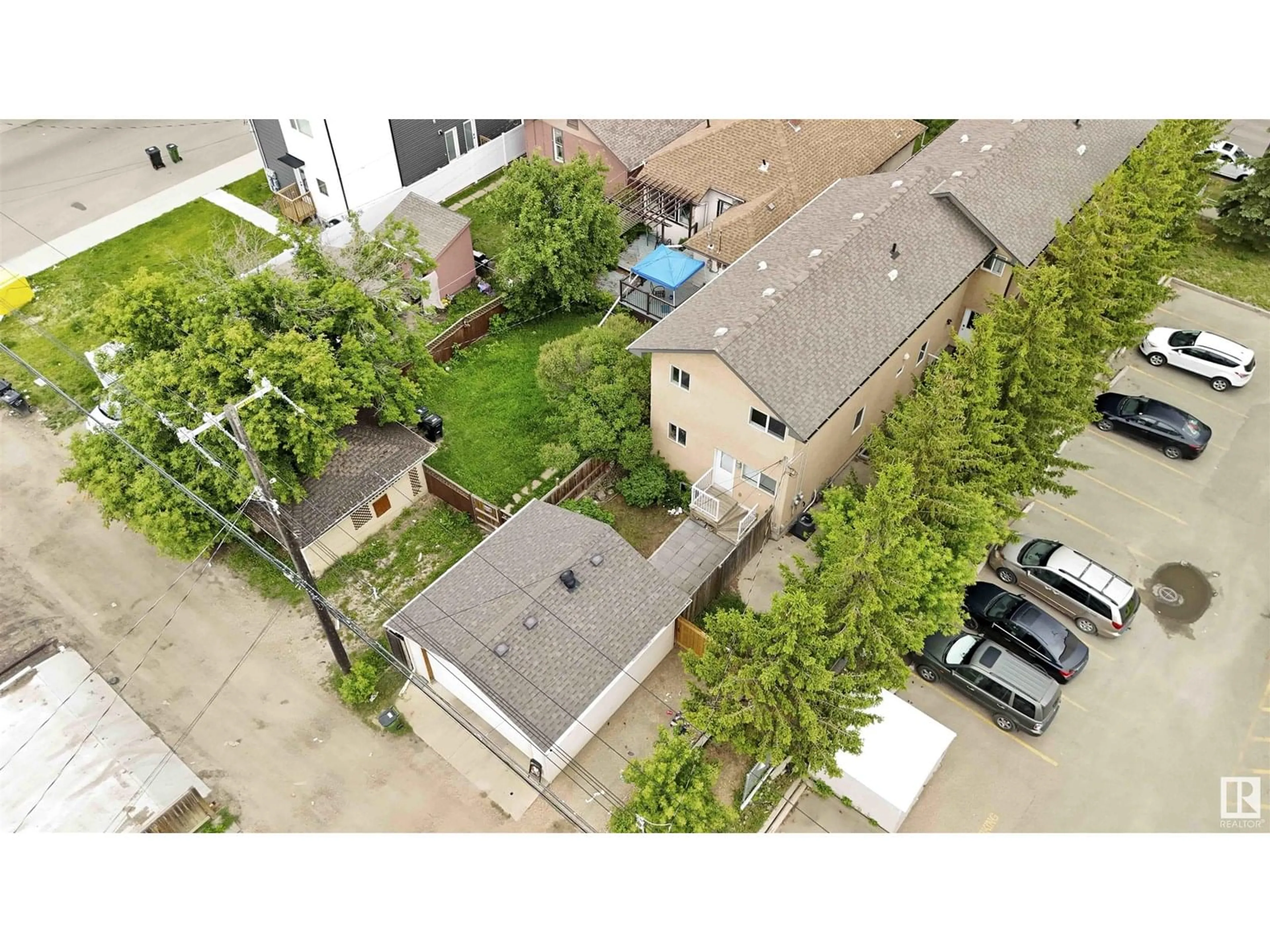 A pic from outside/outdoor area/front of a property/back of a property/a pic from drone, street for NW - 11438 97 ST, Edmonton Alberta T5X1X5