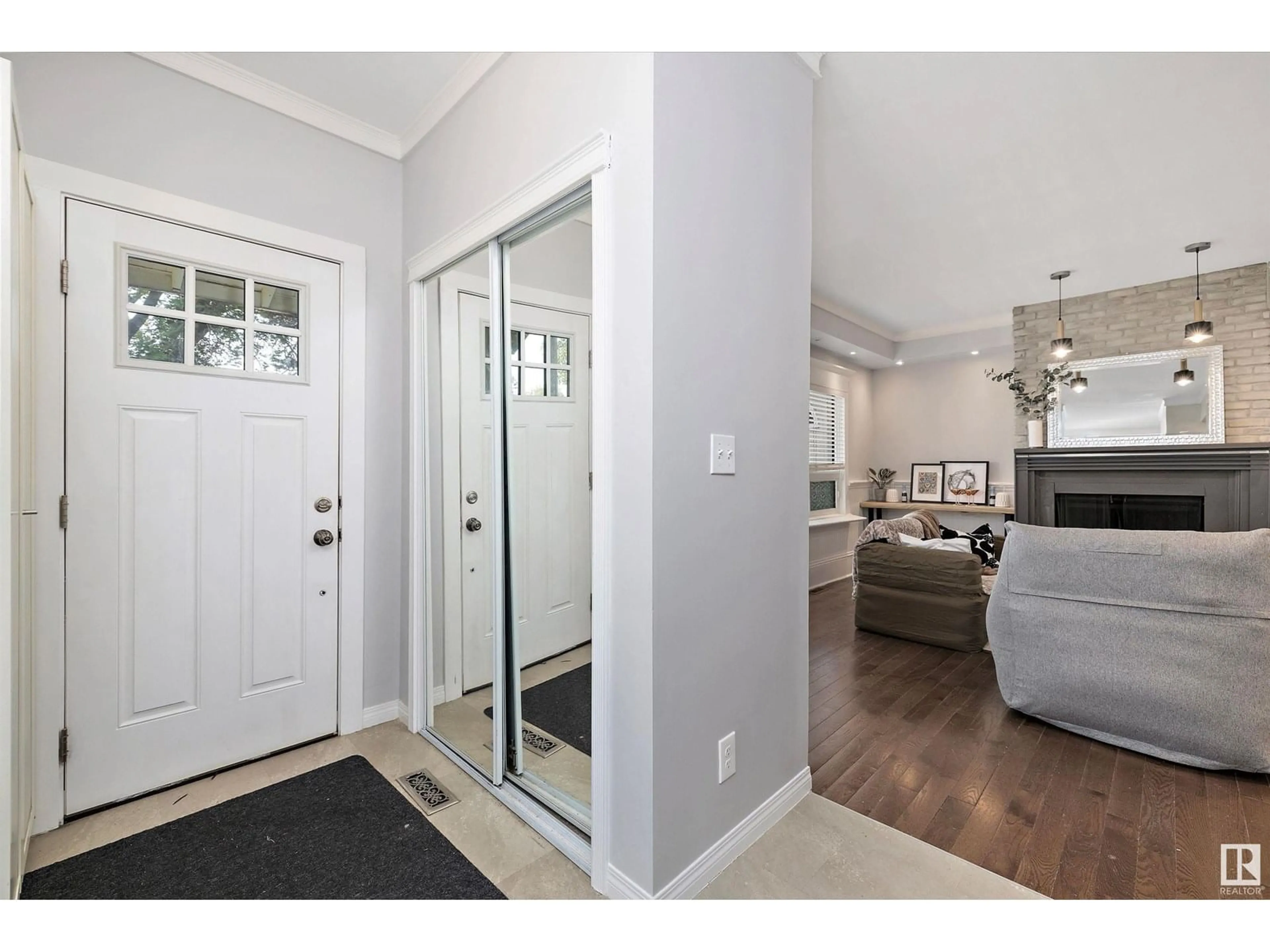 Indoor entryway for 8702 92A AV, Edmonton Alberta T6C1S6