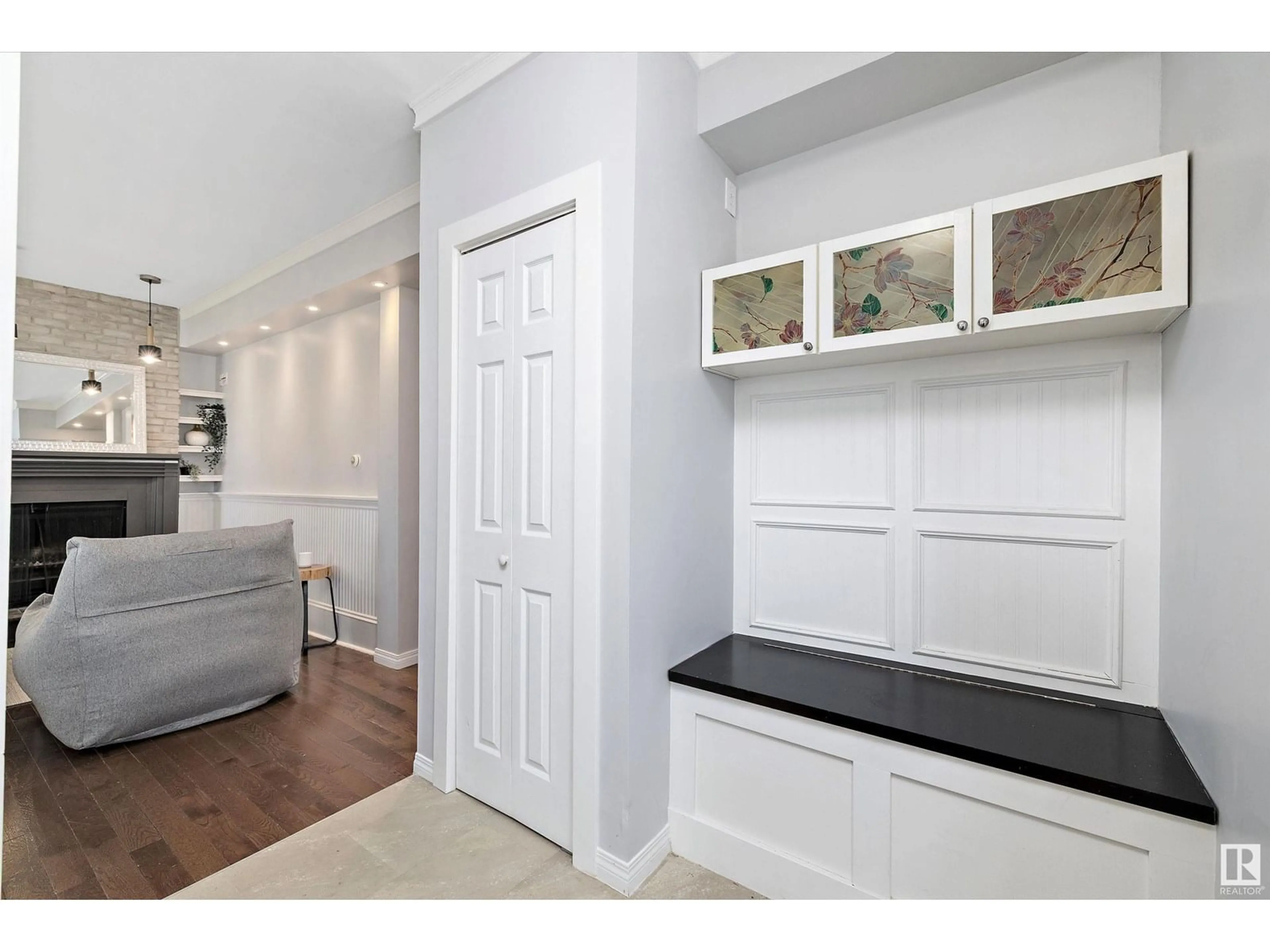 Indoor entryway for 8702 92A AV, Edmonton Alberta T6C1S6