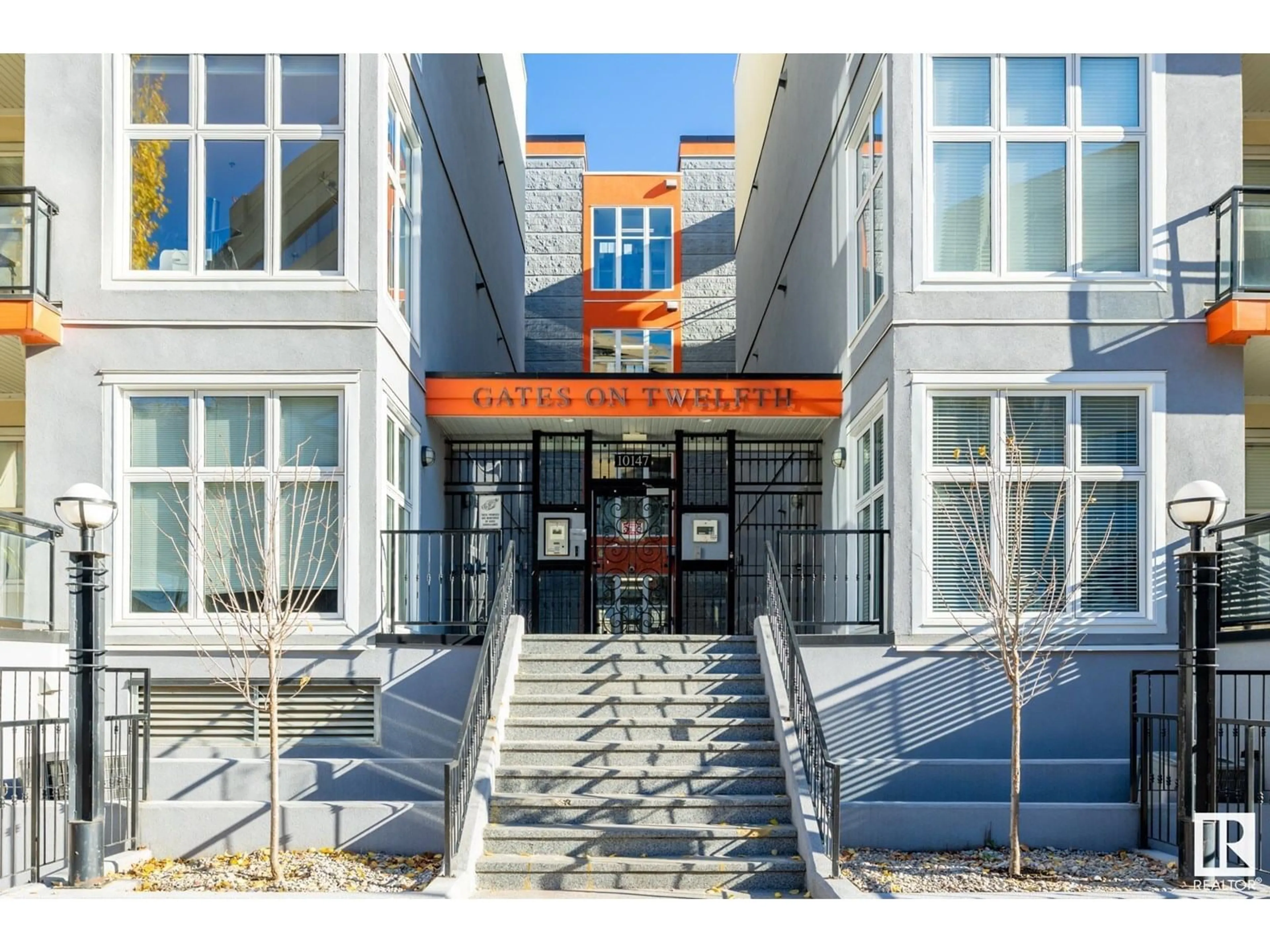 Indoor foyer for 10147 - 421 112 ST, Edmonton Alberta T5K1M1