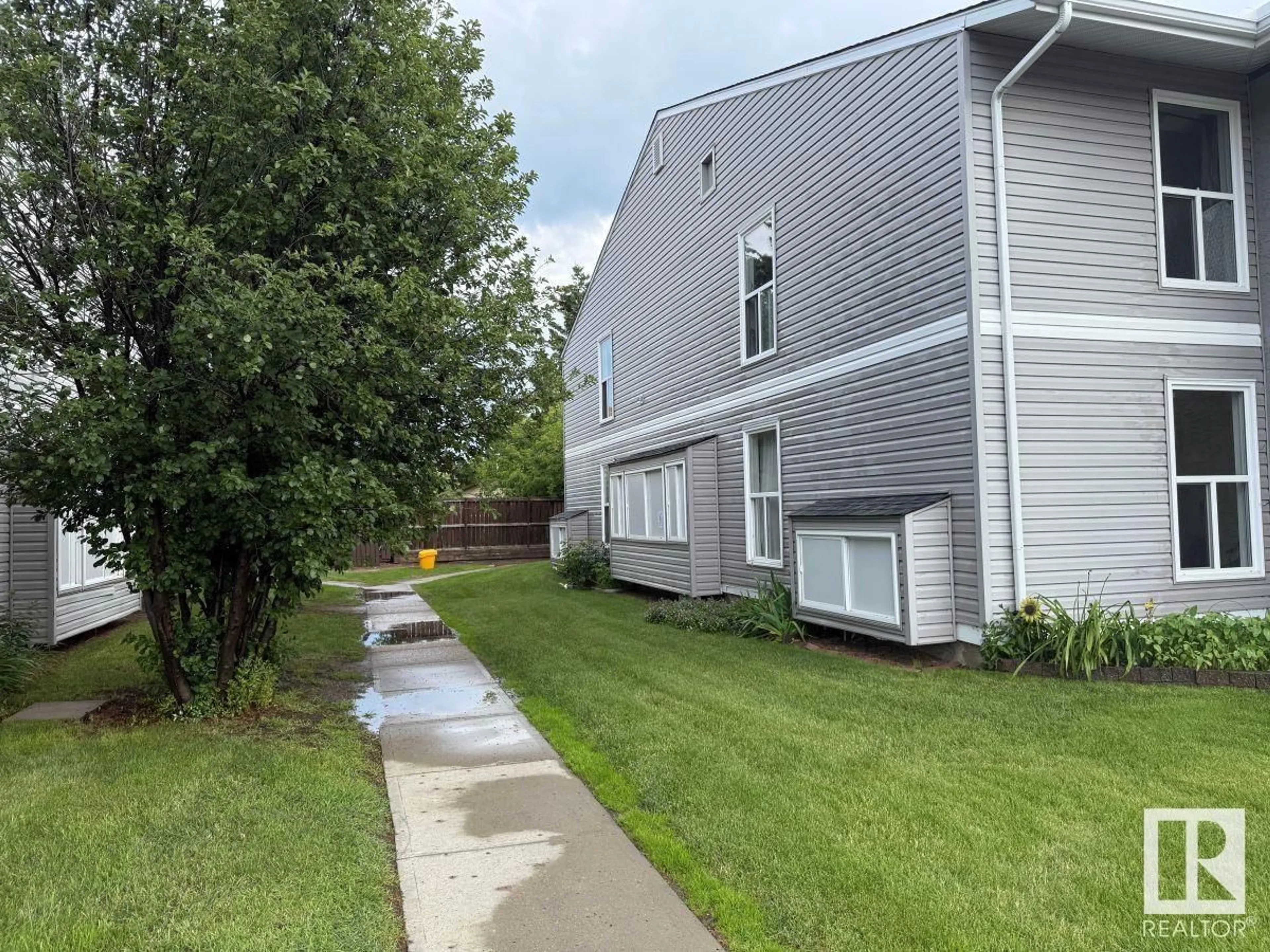 A pic from outside/outdoor area/front of a property/back of a property/a pic from drone, street for #18 - 1503 MILL WOODS E, Edmonton Alberta T6L4C2