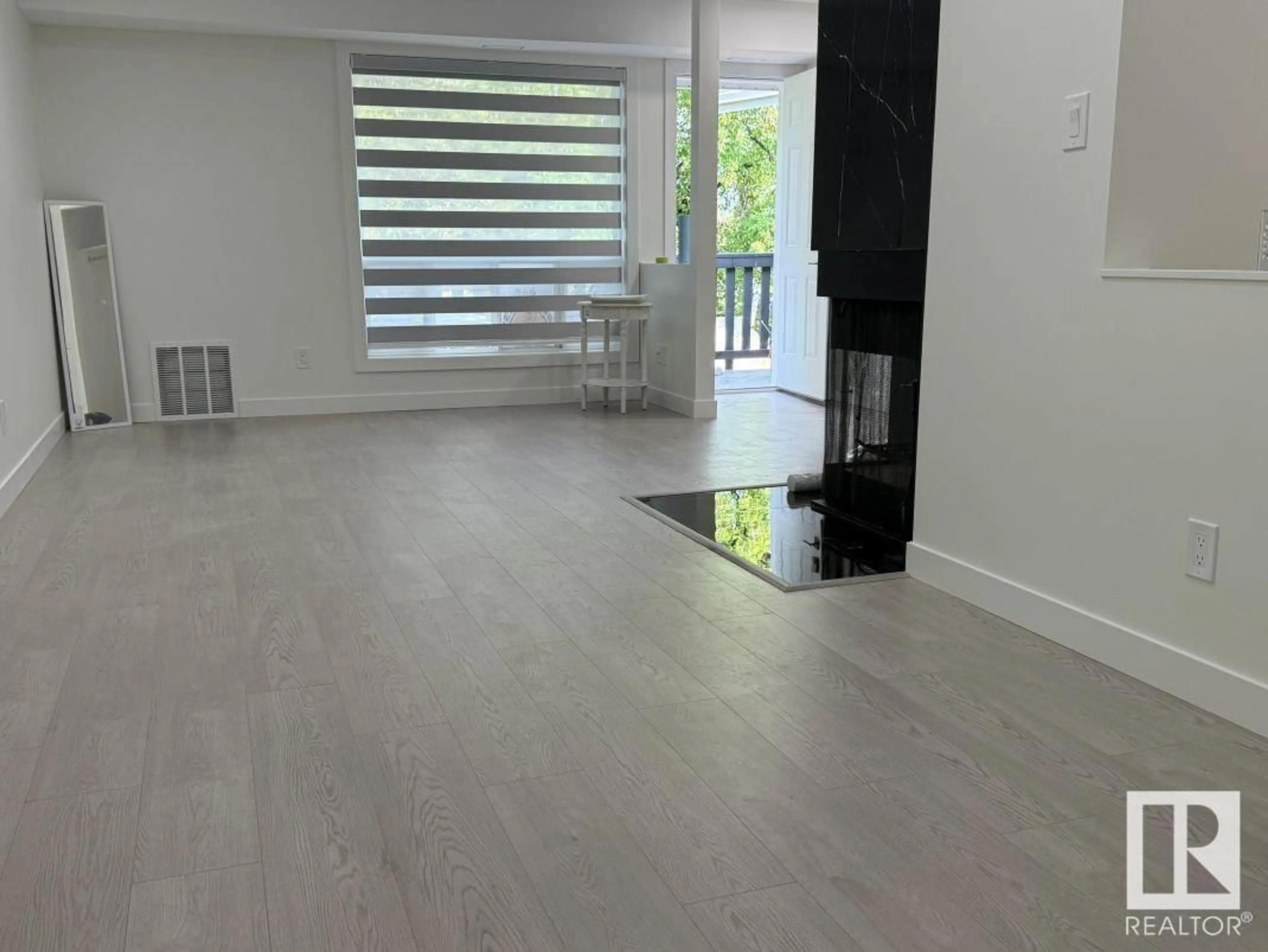 A pic of a room for #18 - 1503 MILL WOODS E, Edmonton Alberta T6L4C2