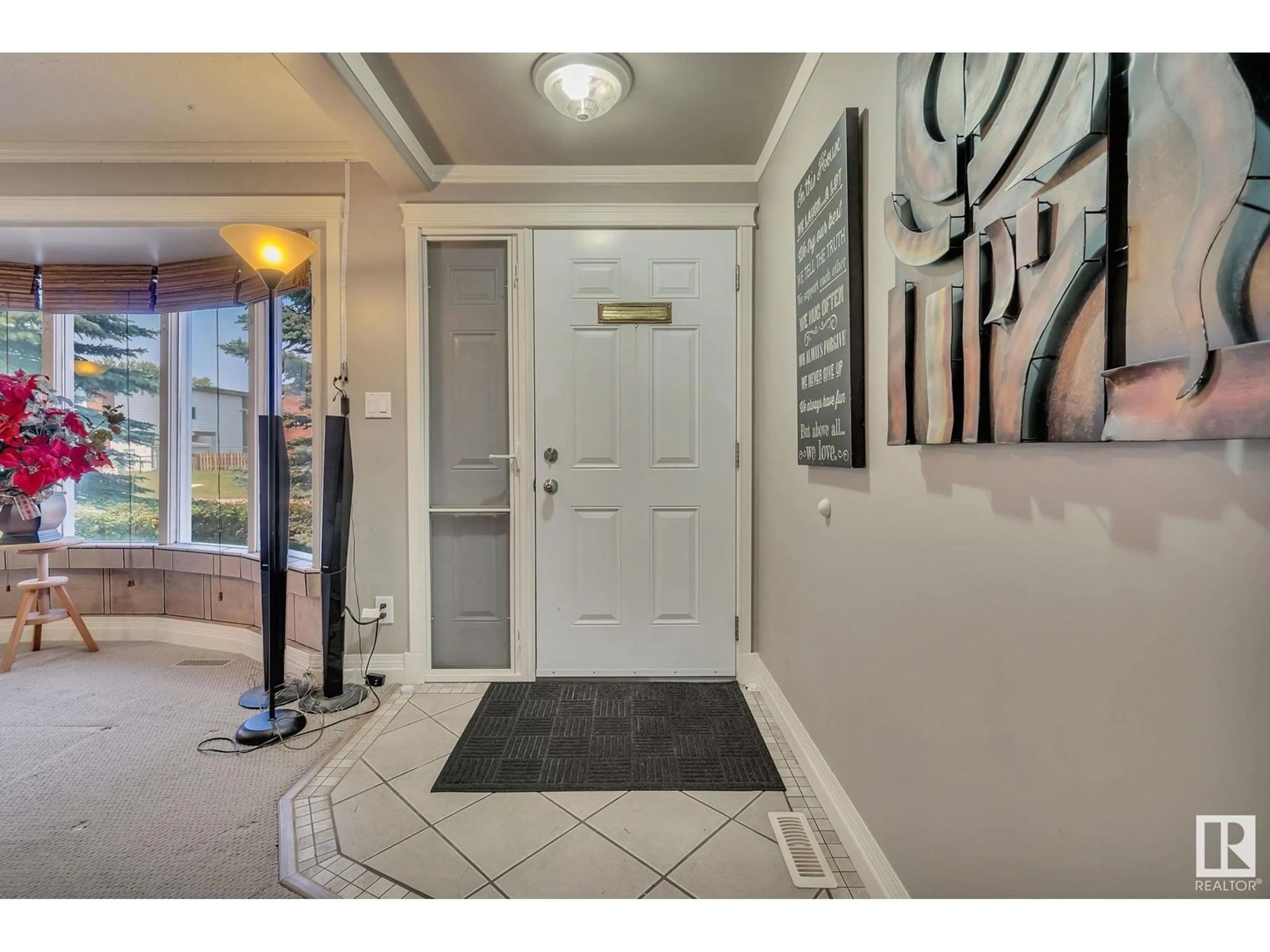 Indoor entryway for 315 KNOTTWOOD ROAD NORTH NW, Edmonton Alberta T6K2G5