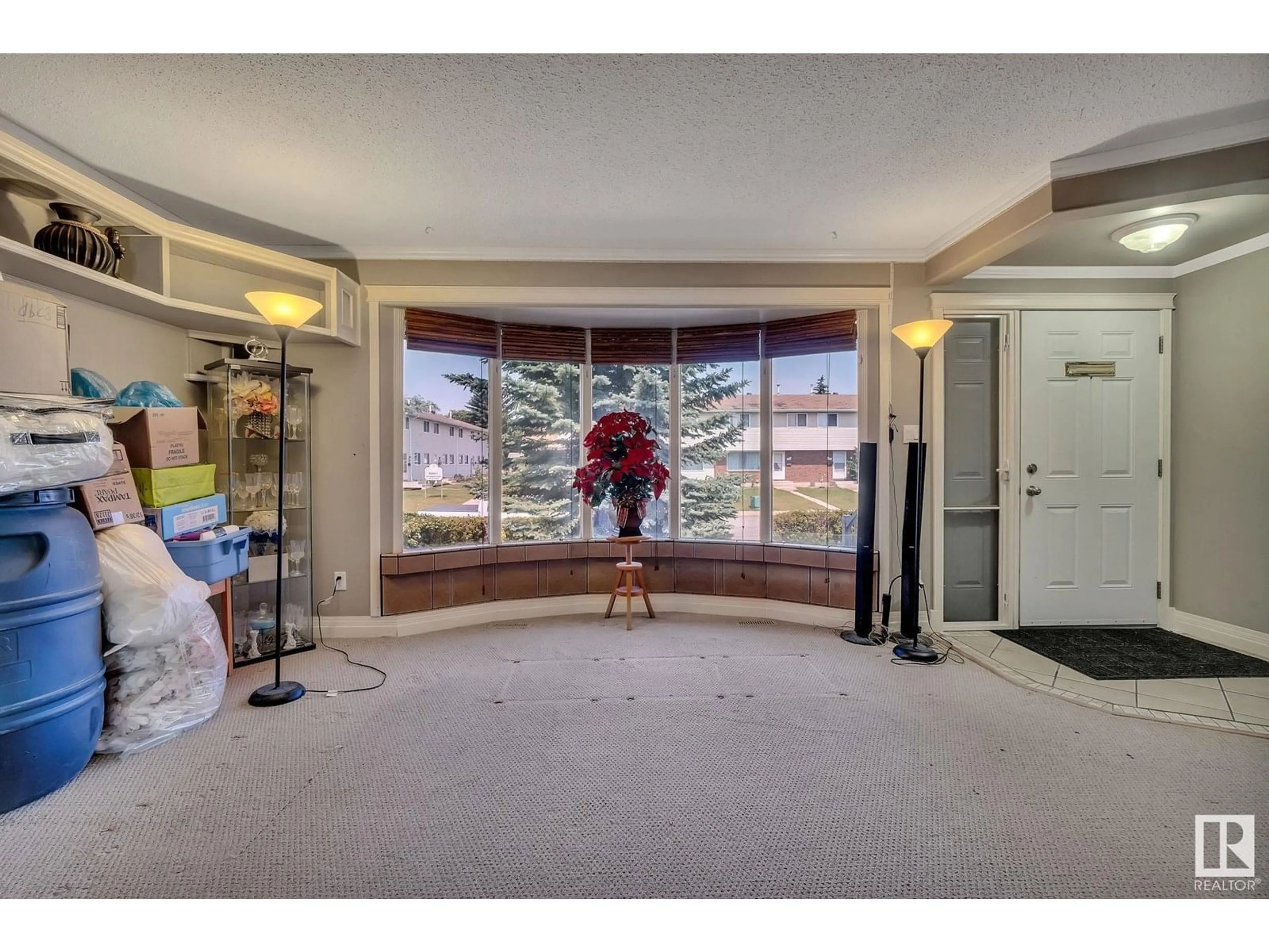 Indoor foyer for 315 KNOTTWOOD ROAD NORTH NW, Edmonton Alberta T6K2G5