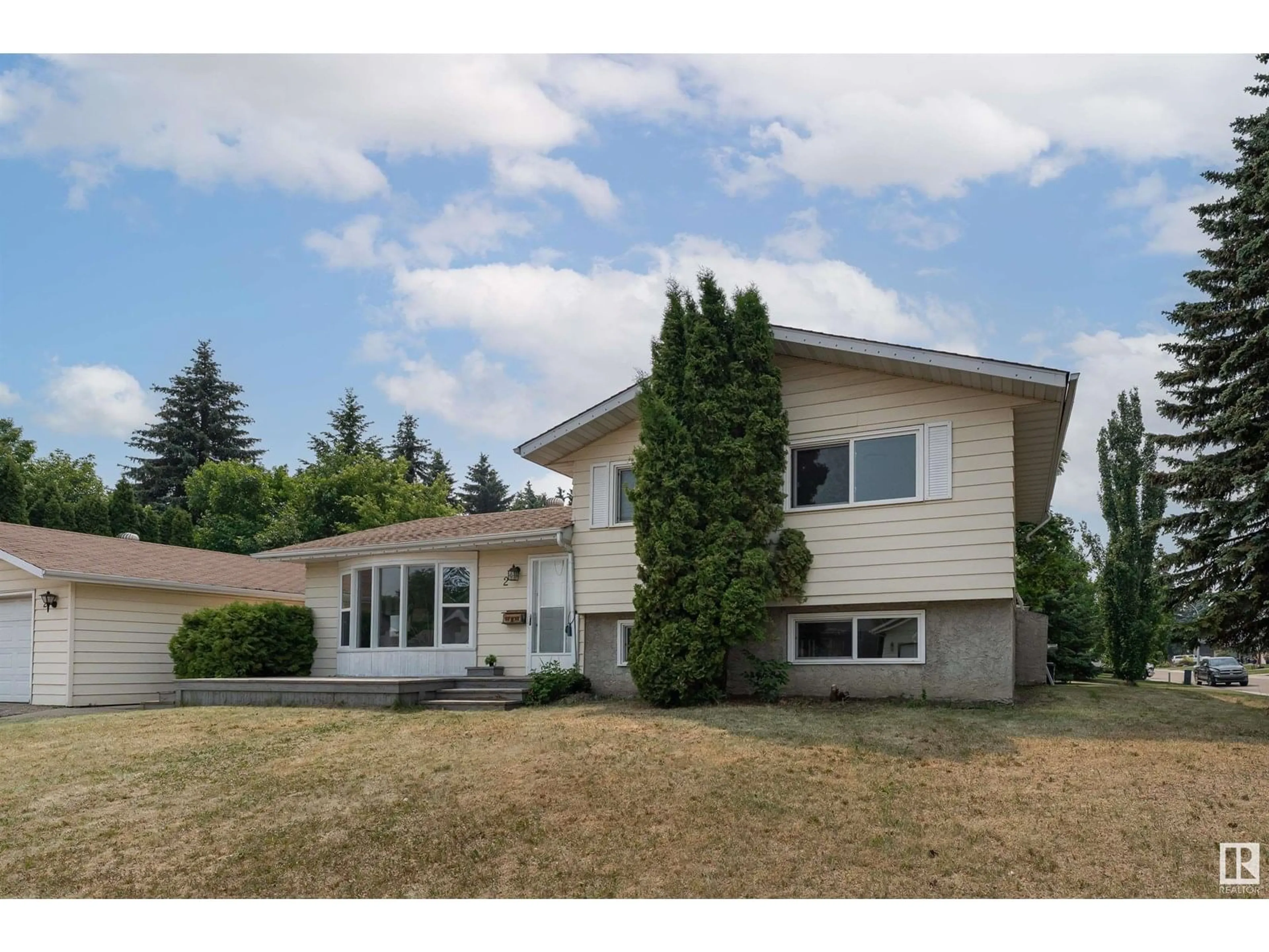 Home with vinyl exterior material, street for 2 HAYTHORNE CR, Sherwood Park Alberta T8A3Z8
