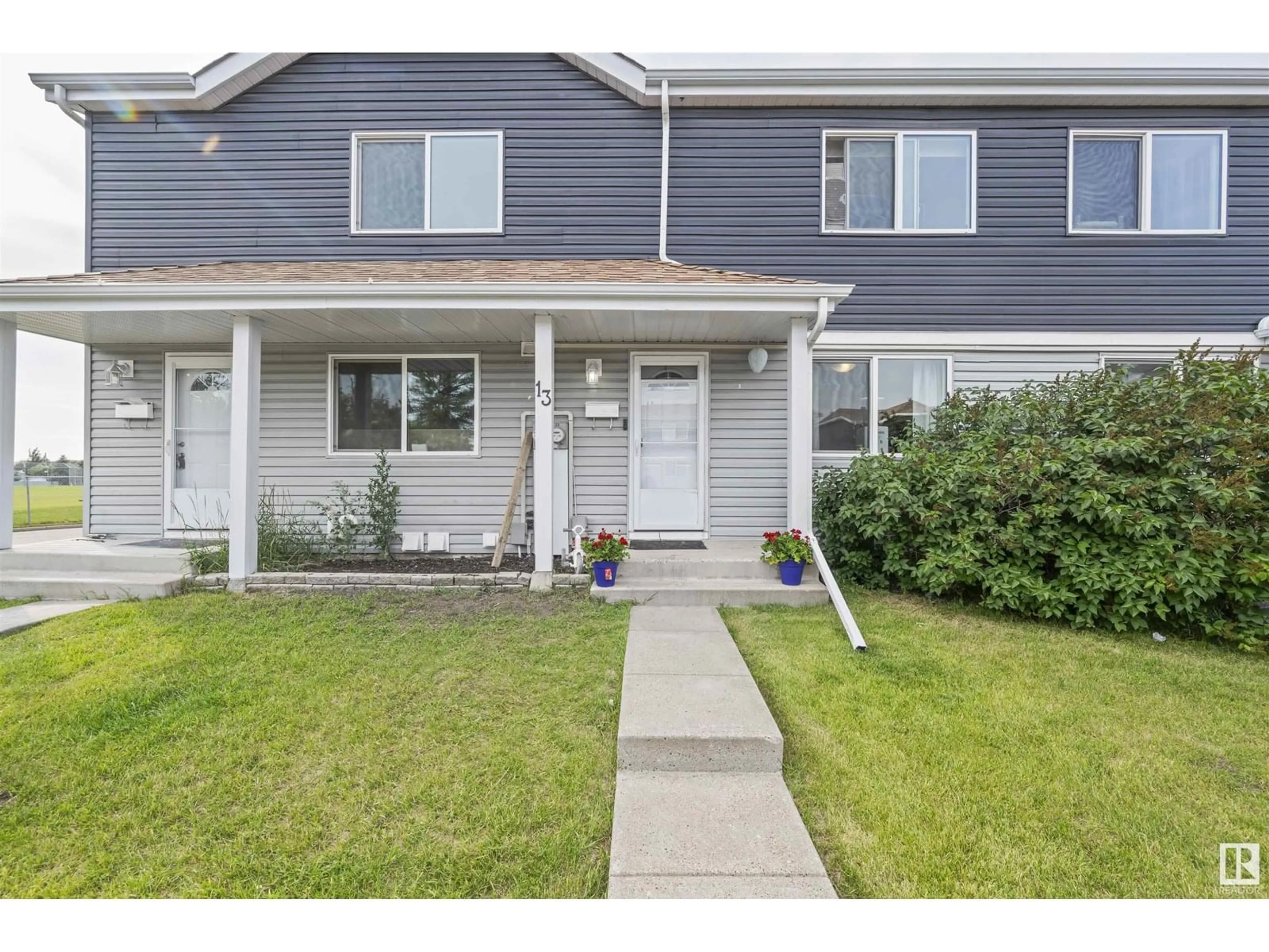 Home with vinyl exterior material, street for 13 - 1411 MILL WOODS E, Edmonton Alberta T6L4T3
