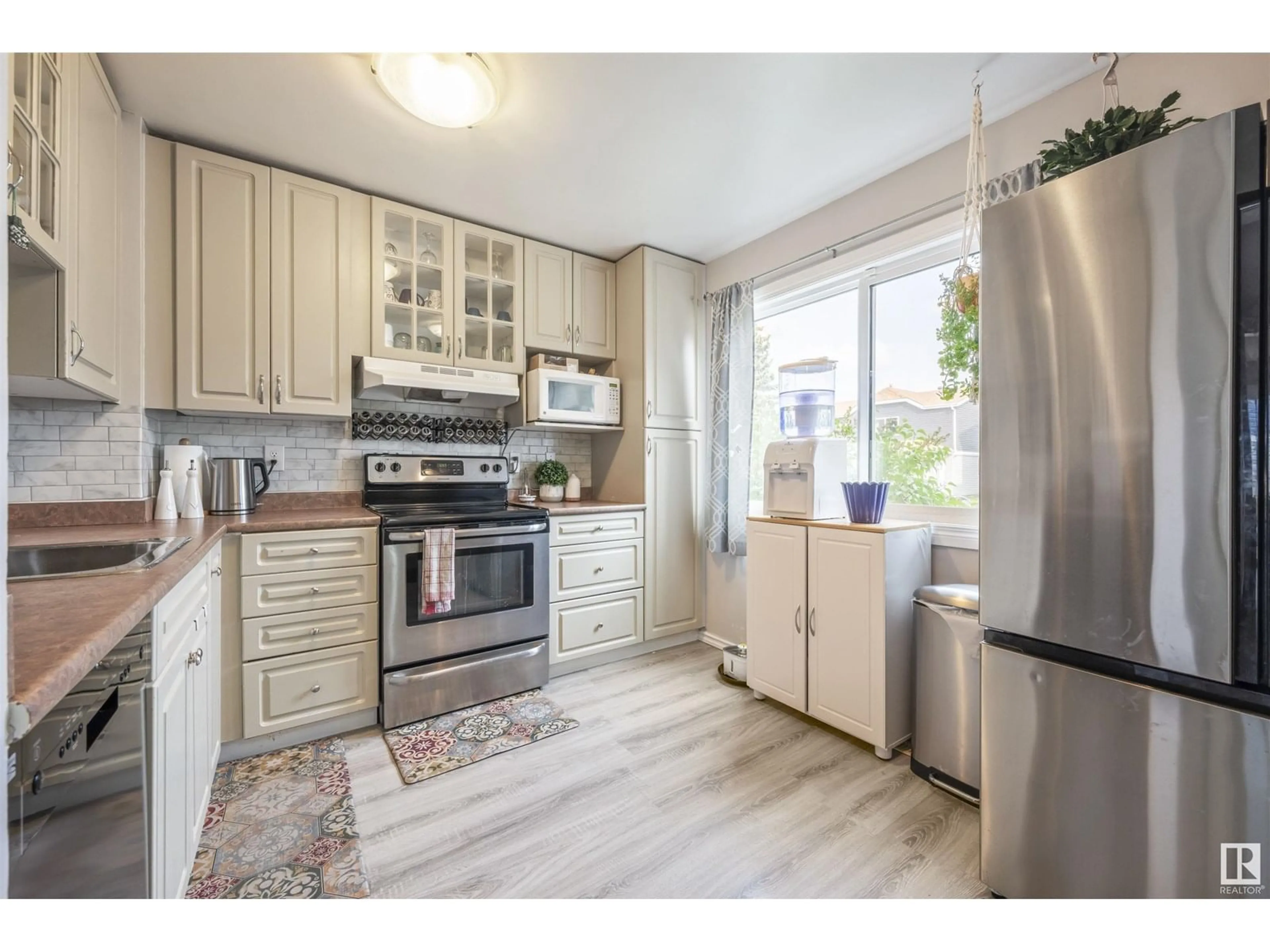 Open concept kitchen, wood/laminate floor for 13 - 1411 MILL WOODS E, Edmonton Alberta T6L4T3