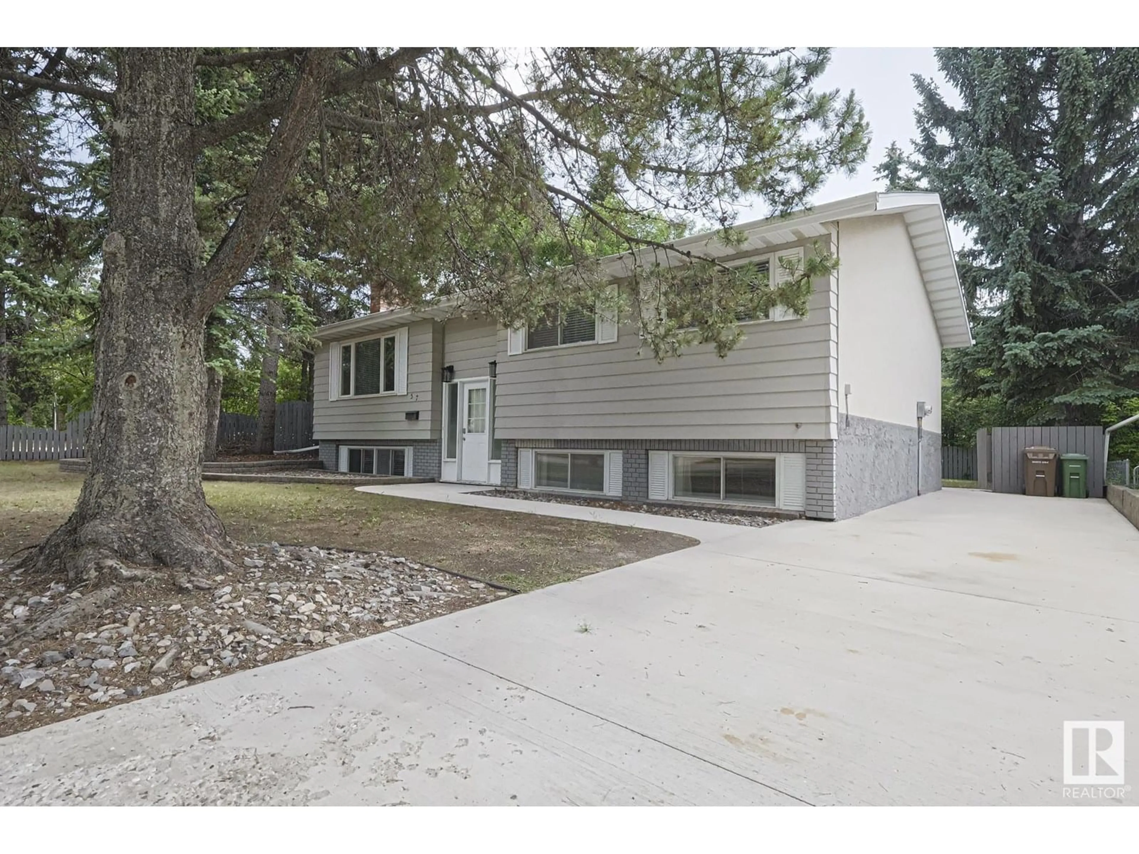 Home with vinyl exterior material, street for 57 BRUNSWICK CR, St. Albert Alberta T8N2K7