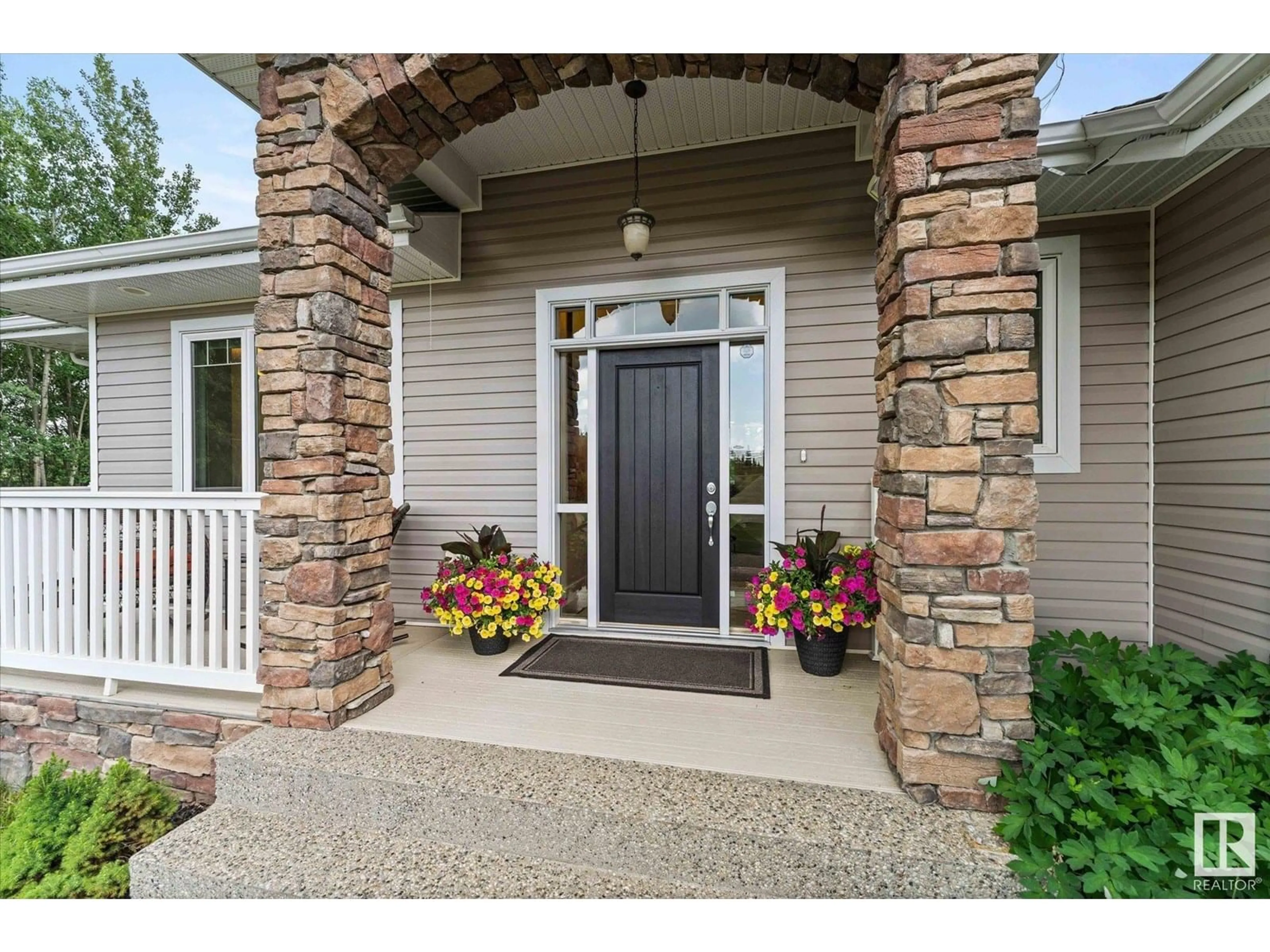 Indoor entryway for 12 53120 RGE ROAD 15, Rural Parkland County Alberta T7Y2E4