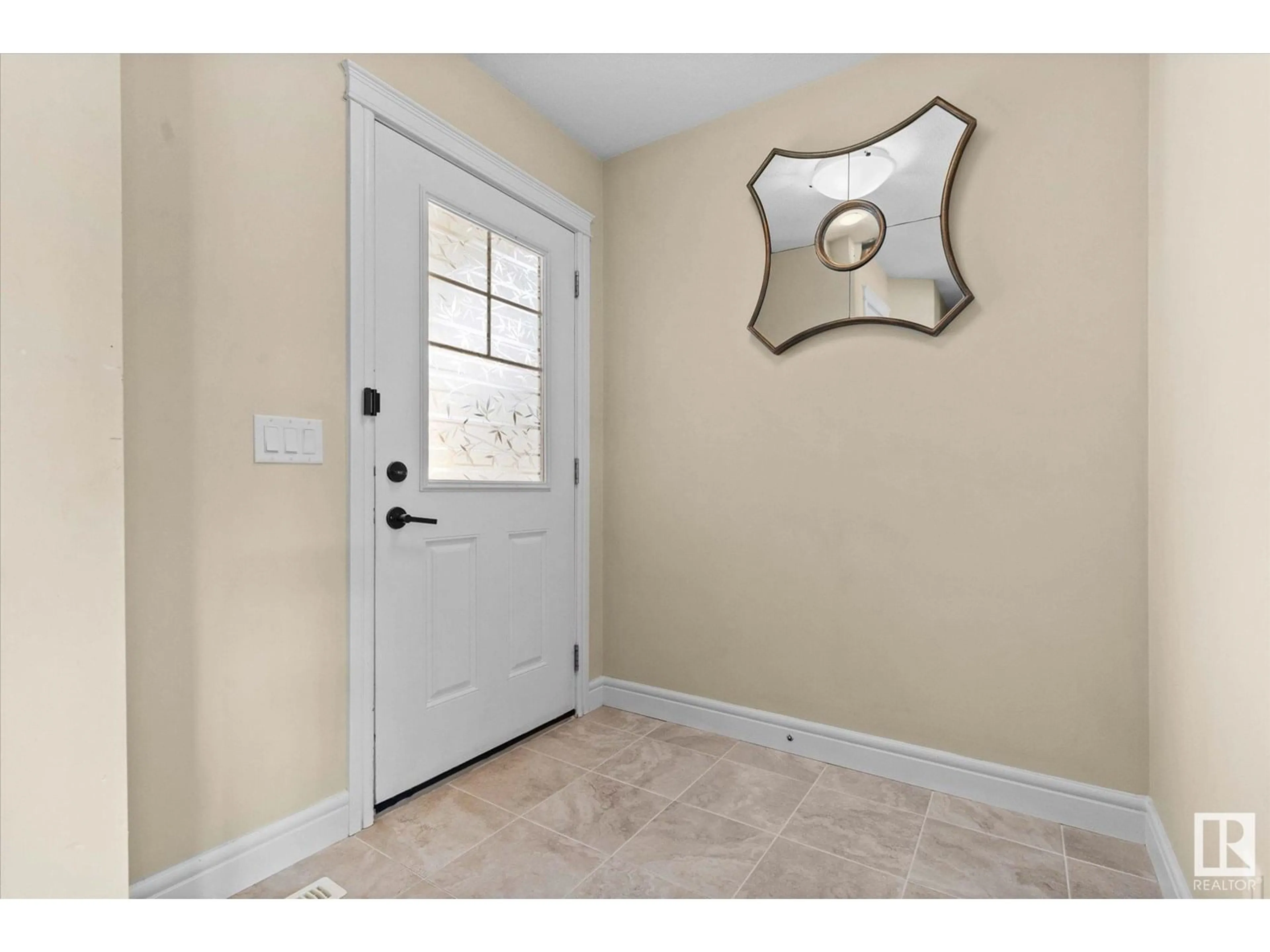 Indoor entryway for 14 SIERRA WD, Fort Saskatchewan Alberta T8L0T3