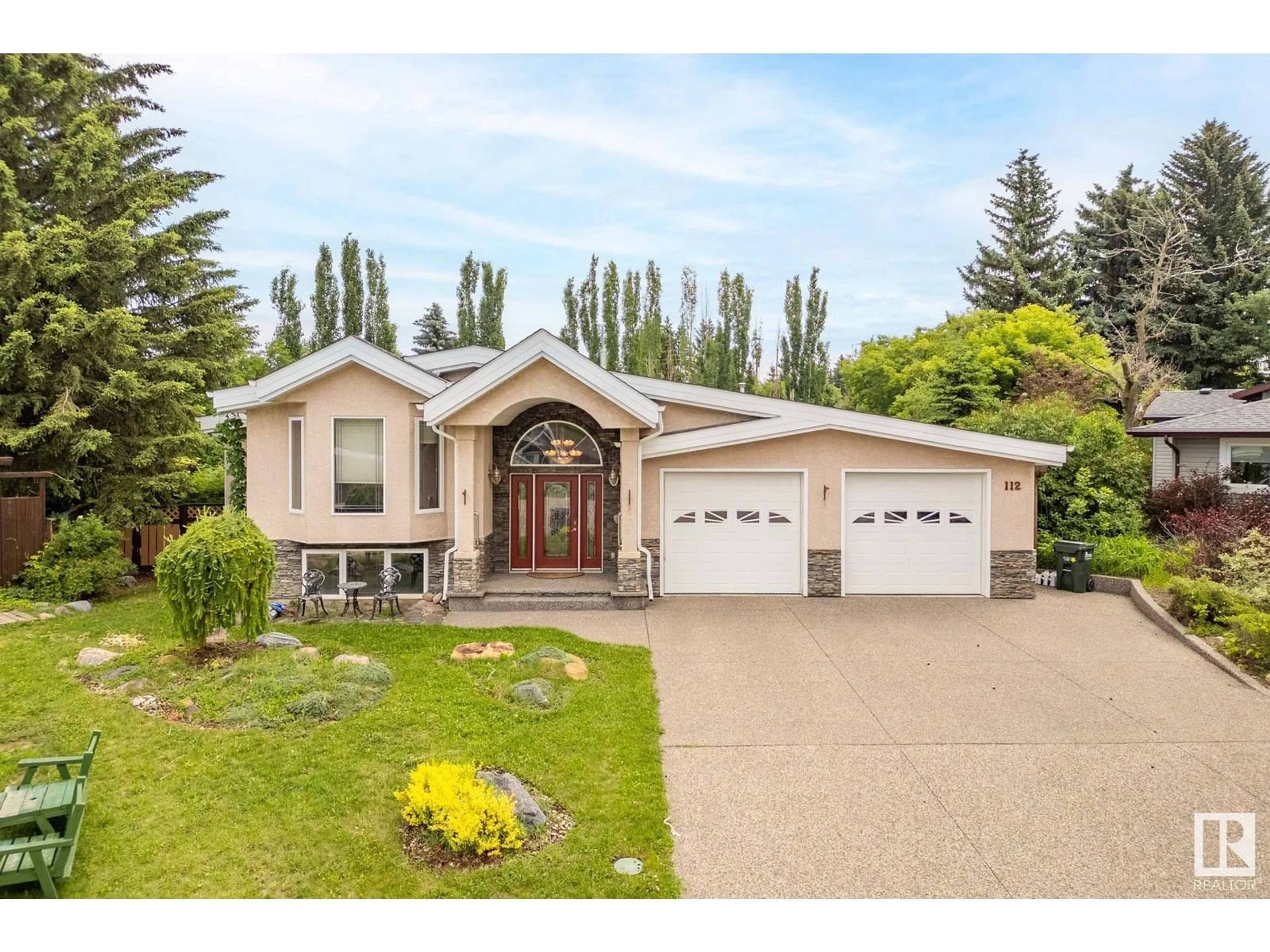 Home with vinyl exterior material, street for 112 ACACIA CO, Sherwood Park Alberta T8A1K6