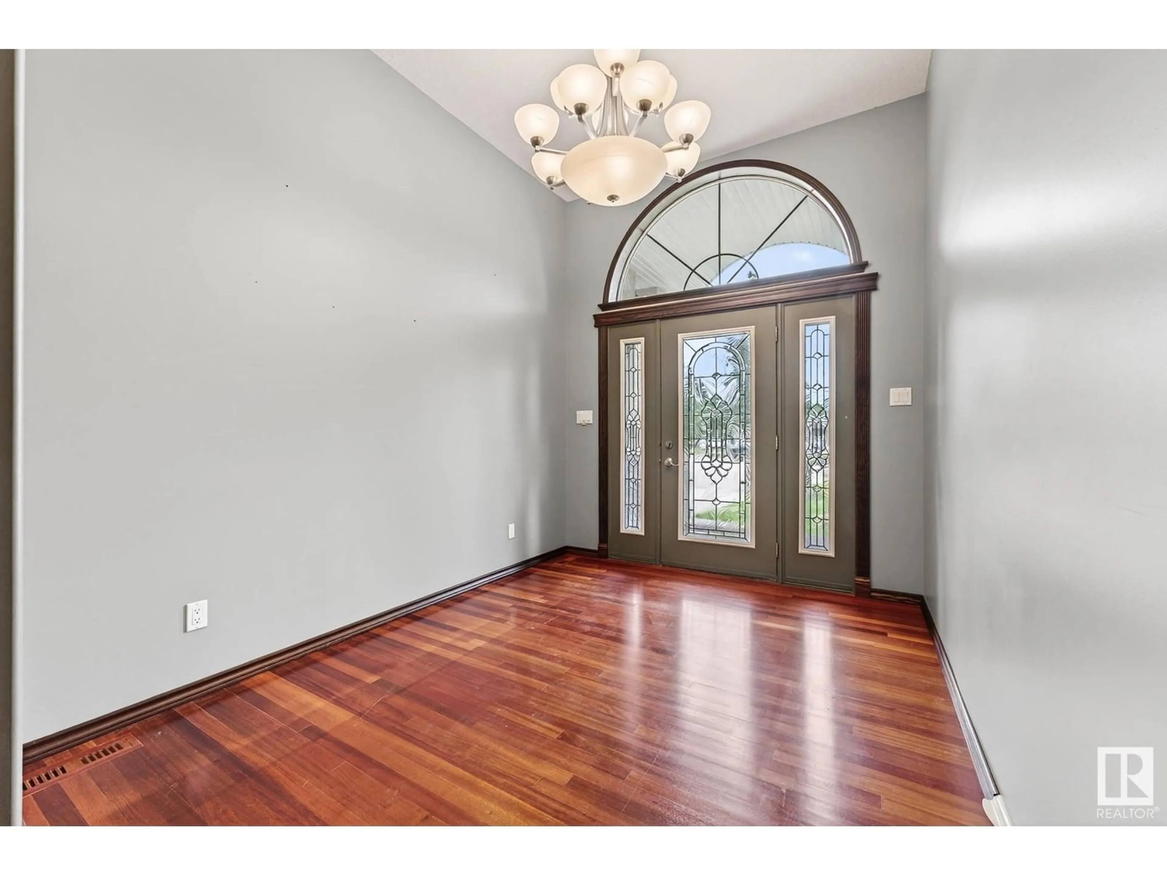 Indoor entryway for 112 ACACIA CO, Sherwood Park Alberta T8A1K6