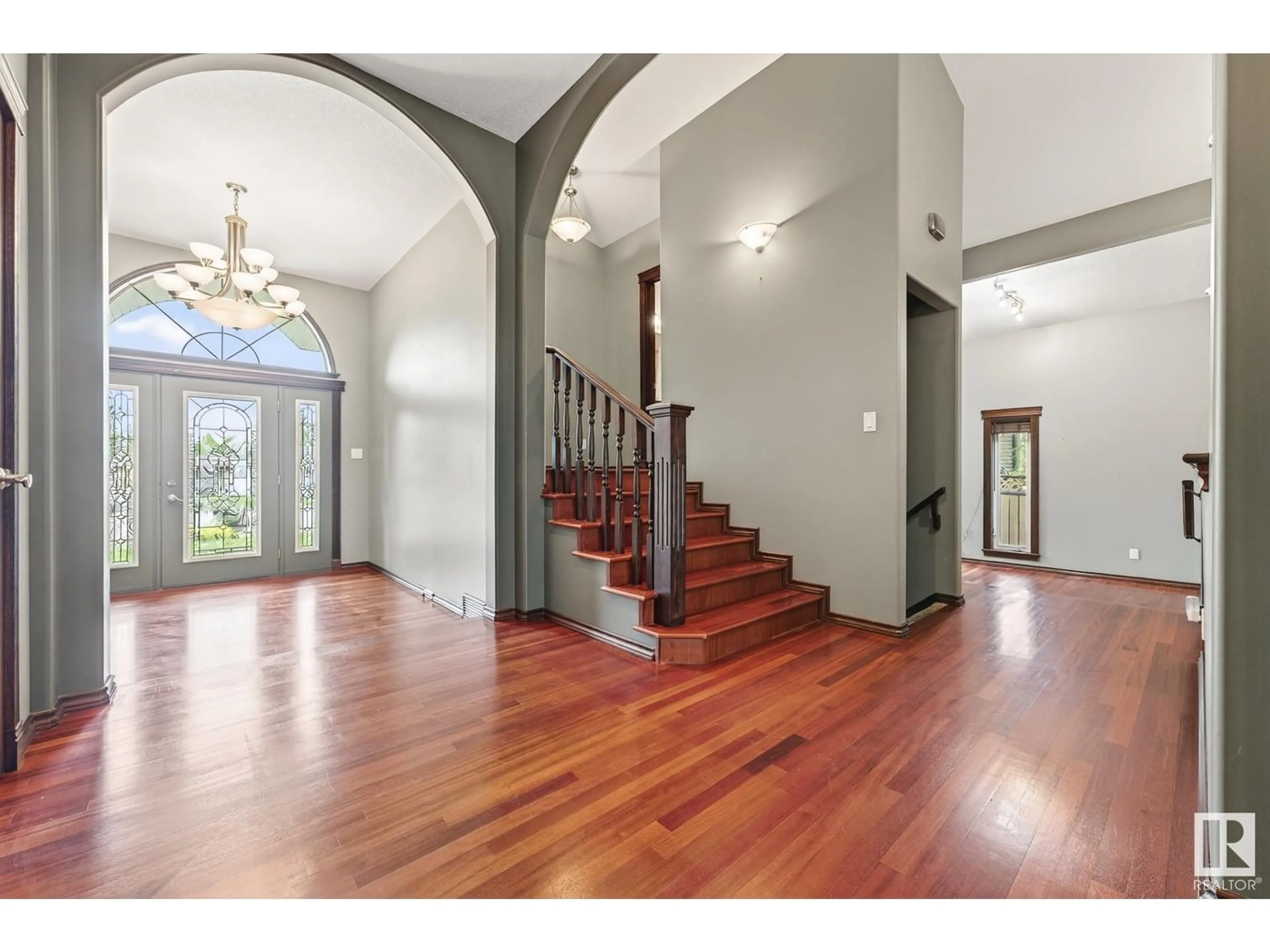 Indoor foyer for 112 ACACIA CO, Sherwood Park Alberta T8A1K6