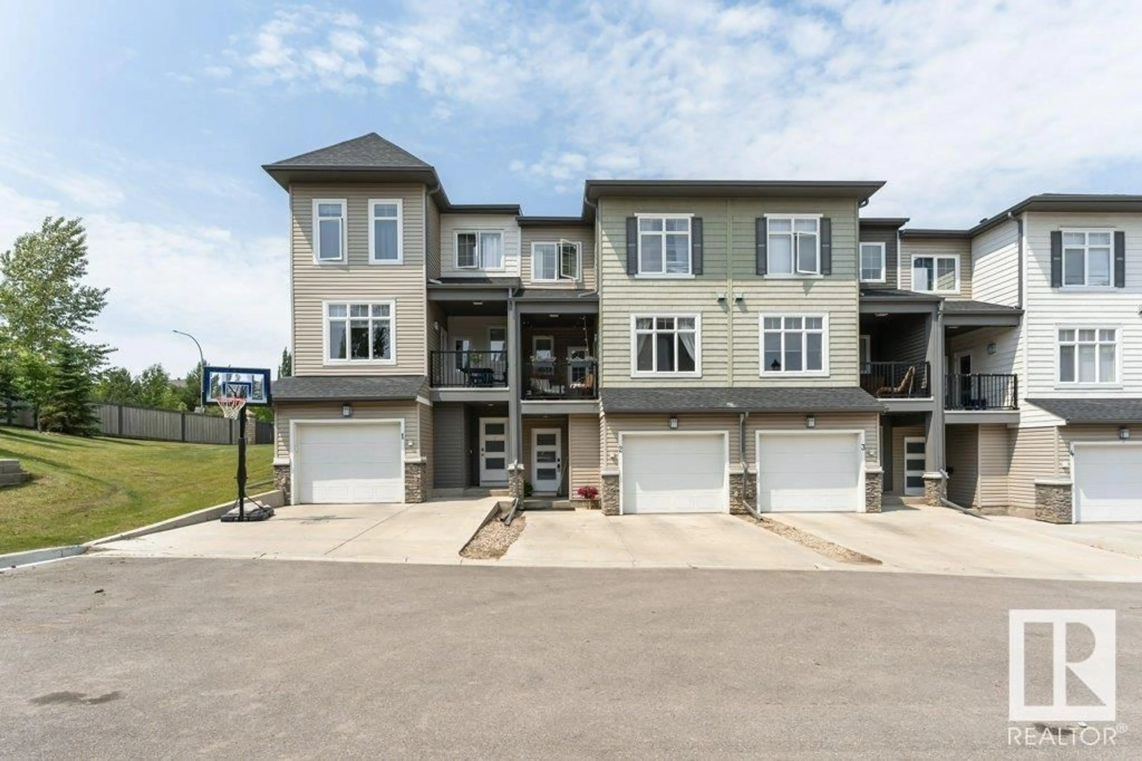 A pic from outside/outdoor area/front of a property/back of a property/a pic from drone, unknown for #2 - 600 BELLEROSE DR, St. Albert Alberta T8N7T5