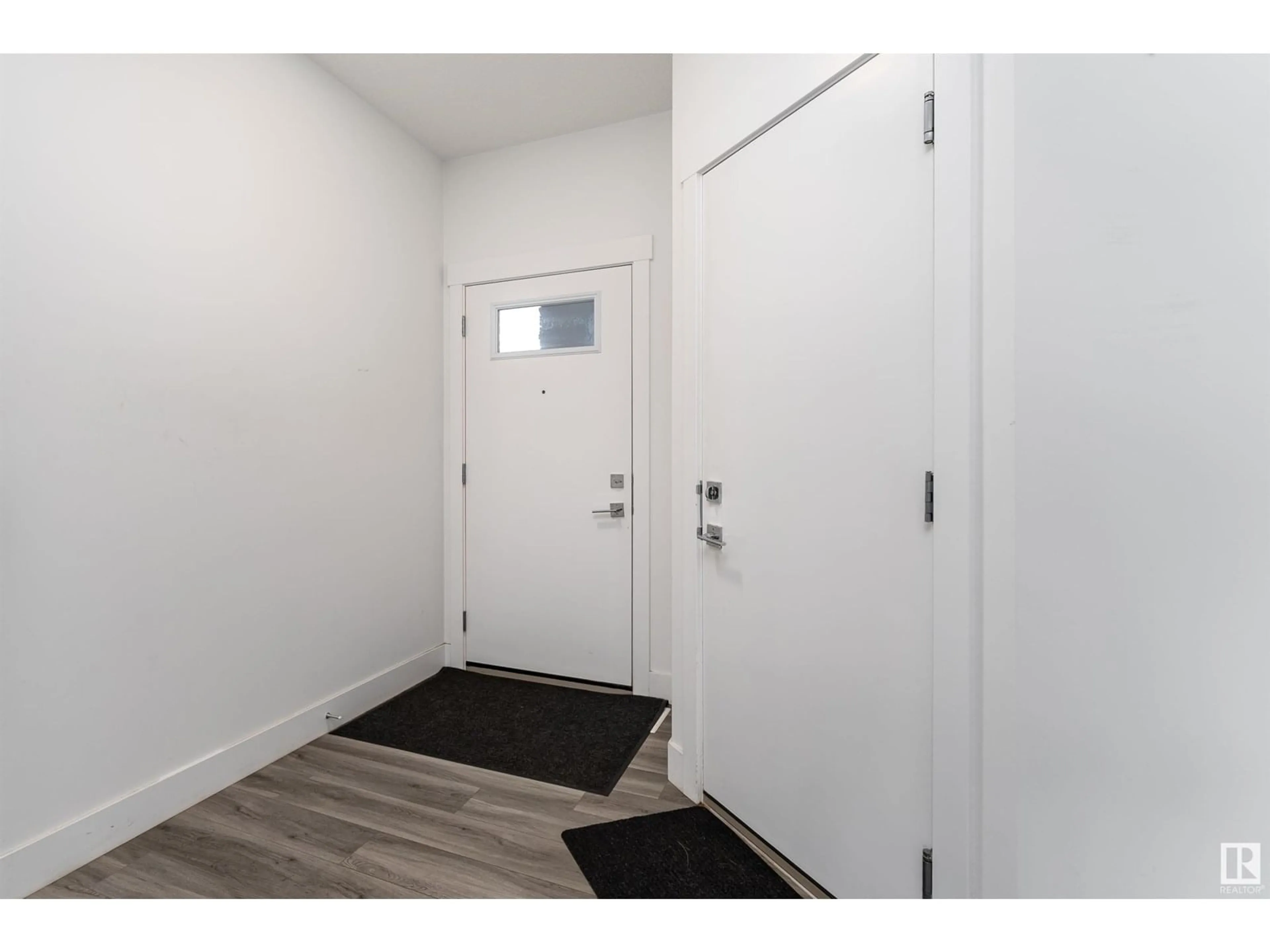 Indoor entryway for 1051 CHRISTIE VS, Edmonton Alberta T6W4W8