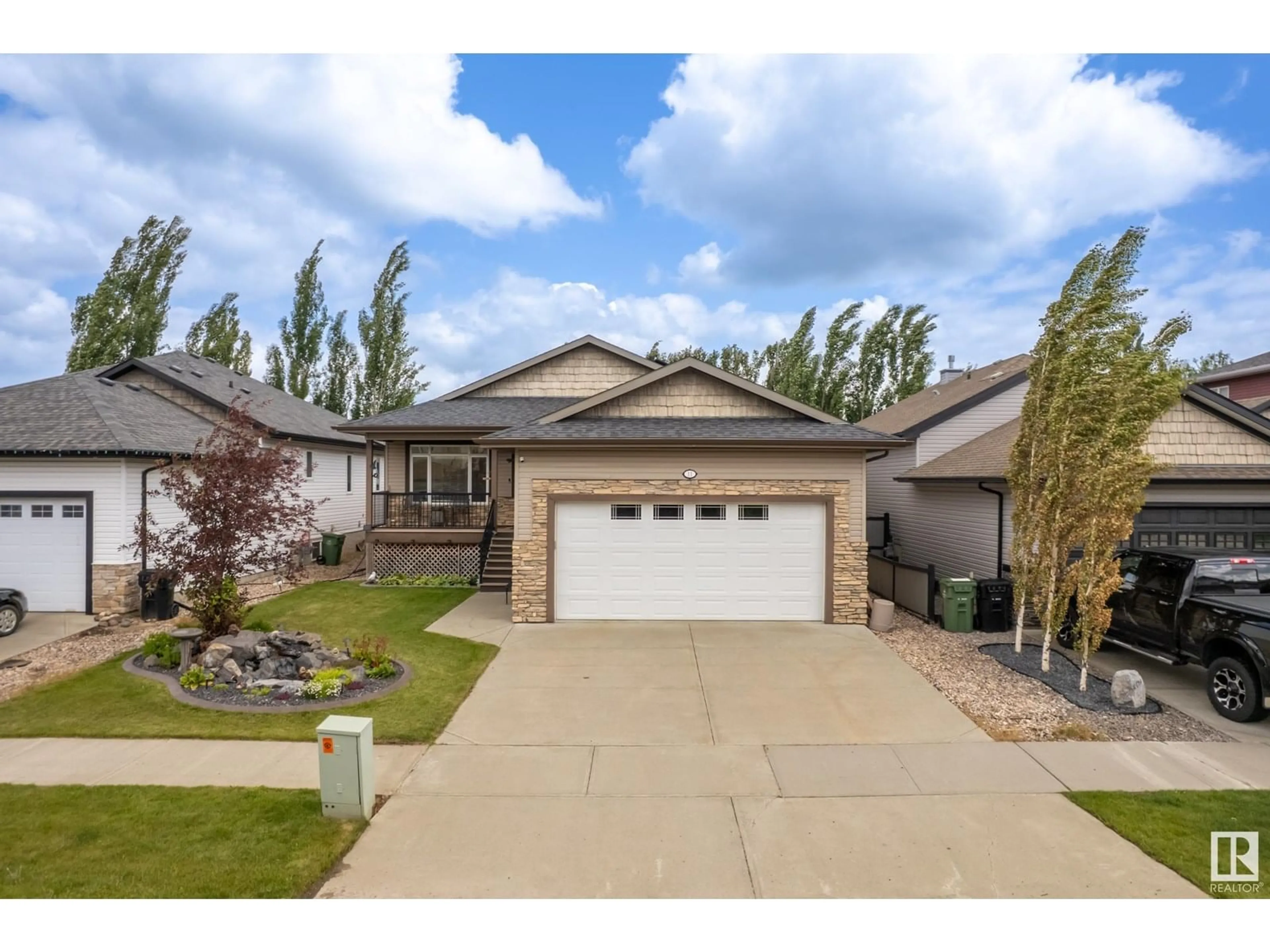 Home with vinyl exterior material, street for 11 KING ST, Leduc Alberta T9E0A9